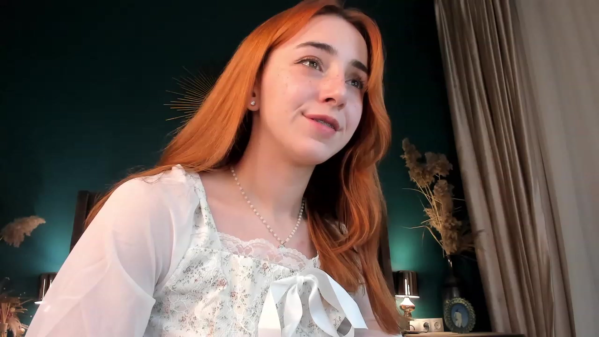 Gallery image thumbnail from ElsaYoung's myfreecams stream on, 11/19/2023, 03:37 image 17 of 20