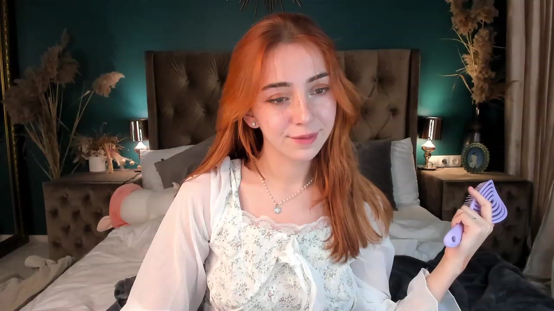 Gallery image thumbnail from ElsaYoung's myfreecams stream on, 11/19/2023, 03:37 image 8 of 20