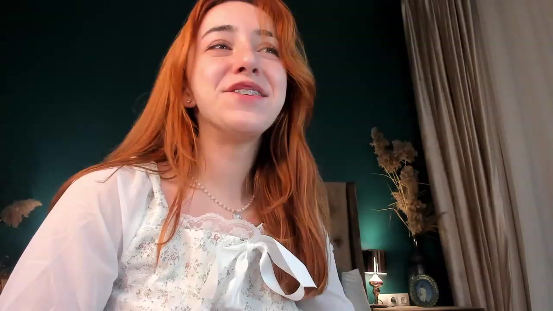 Gallery image thumbnail from ElsaYoung's myfreecams stream on, 11/19/2023, 03:37 image 16 of 20
