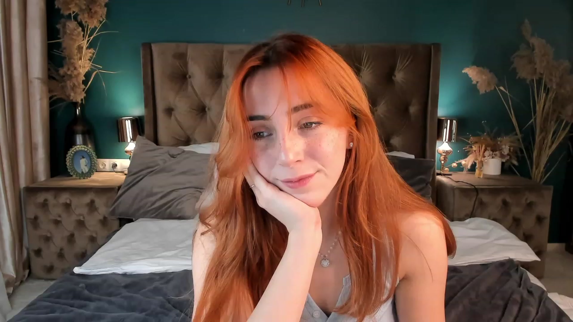 Gallery image thumbnail from ElsaYoung's myfreecams stream on, 11/21/2023, 15:10 image 15 of 20
