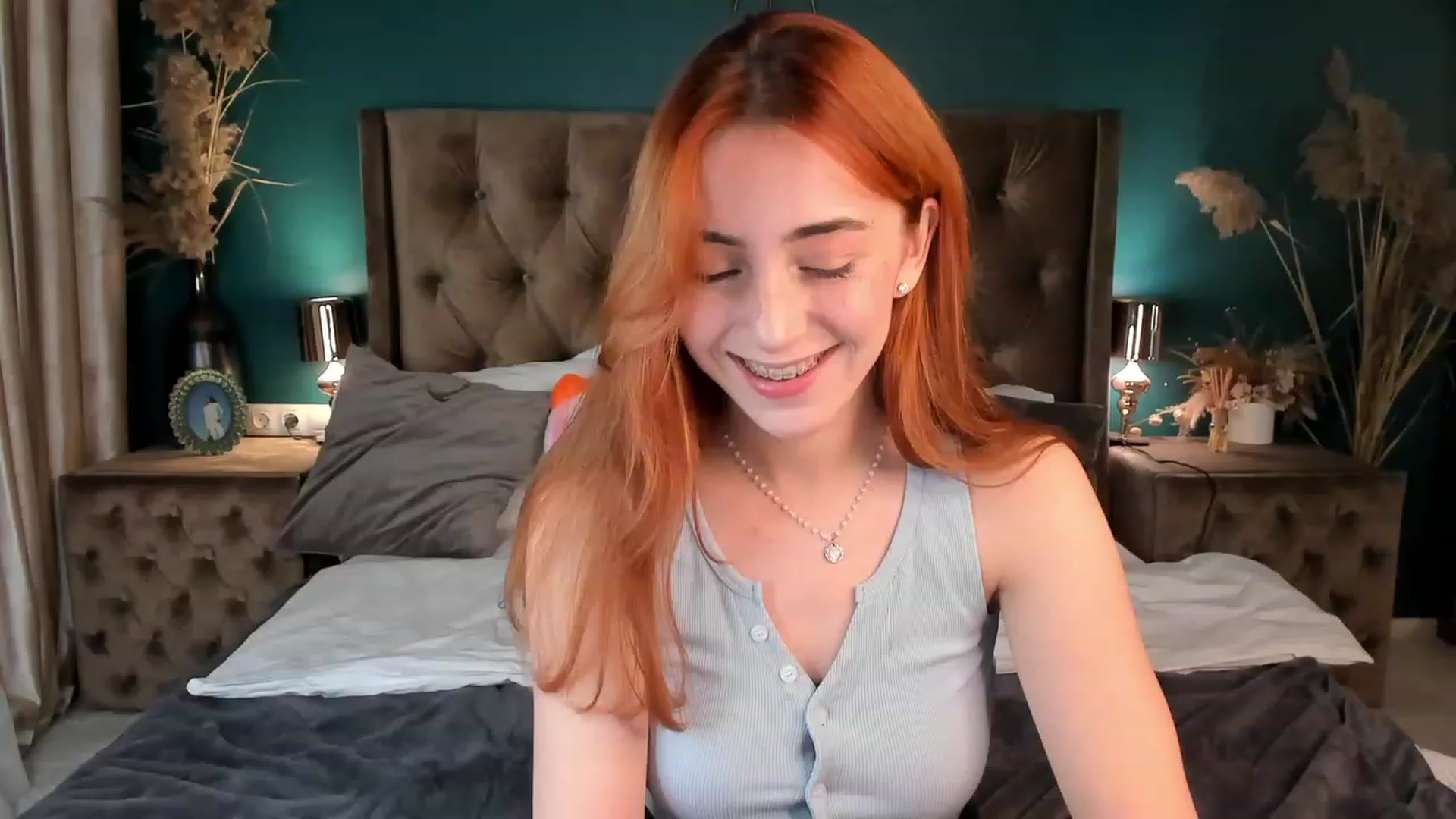 Gallery image thumbnail from ElsaYoung's myfreecams stream on, 11/21/2023, 15:10 image 1 of 20
