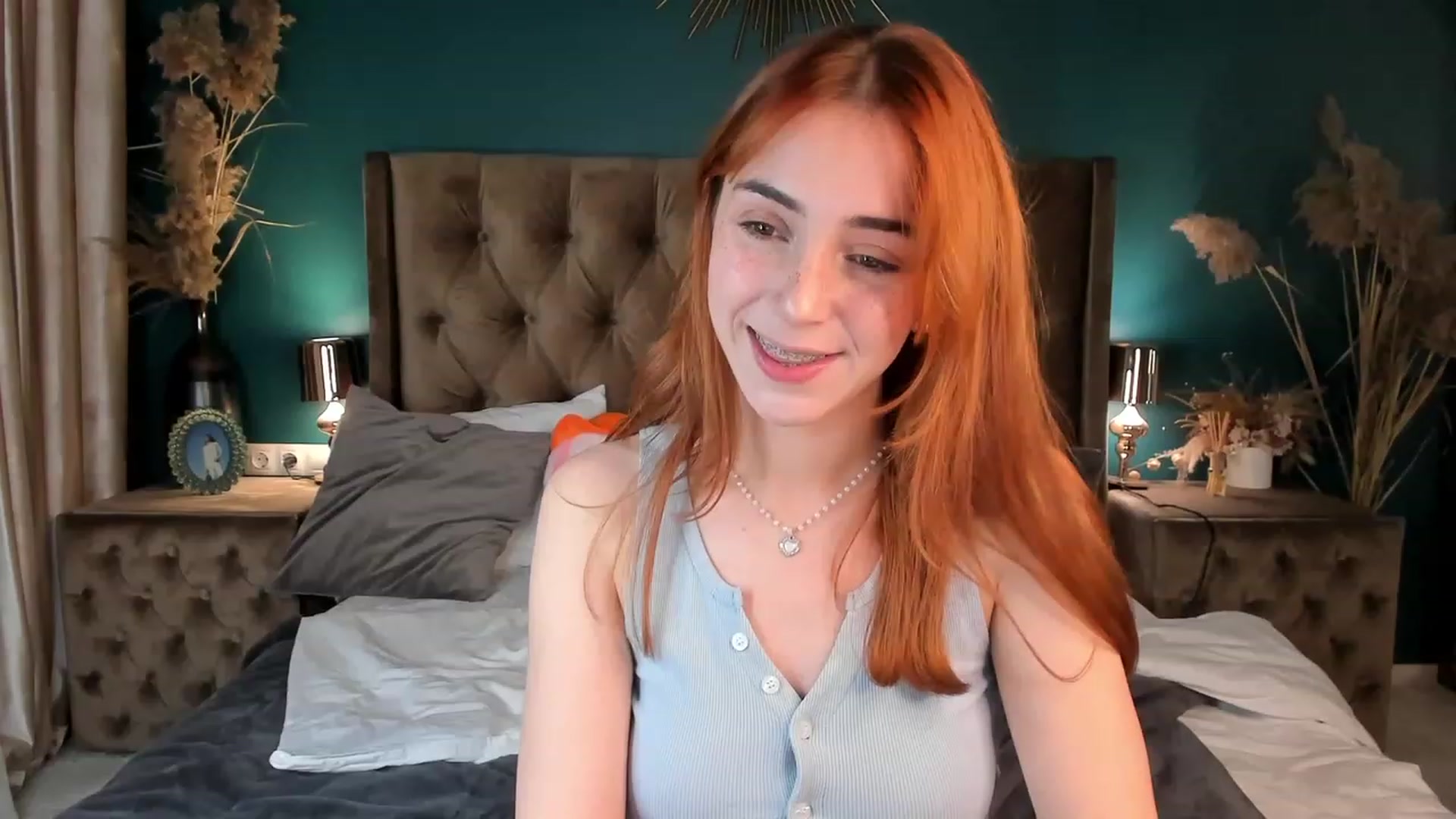 Gallery image thumbnail from ElsaYoung's myfreecams stream on, 11/21/2023, 16:23 image 6 of 20