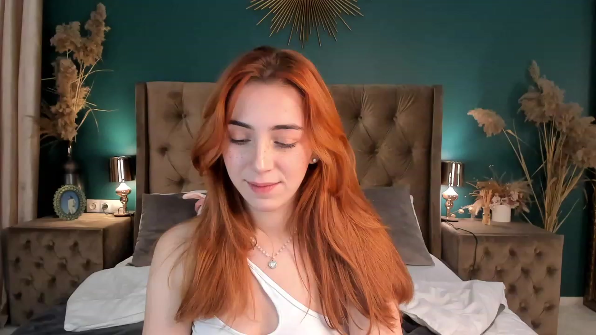 Gallery image thumbnail from ElsaYoung's myfreecams stream on, 11/22/2023, 14:51 image 12 of 20