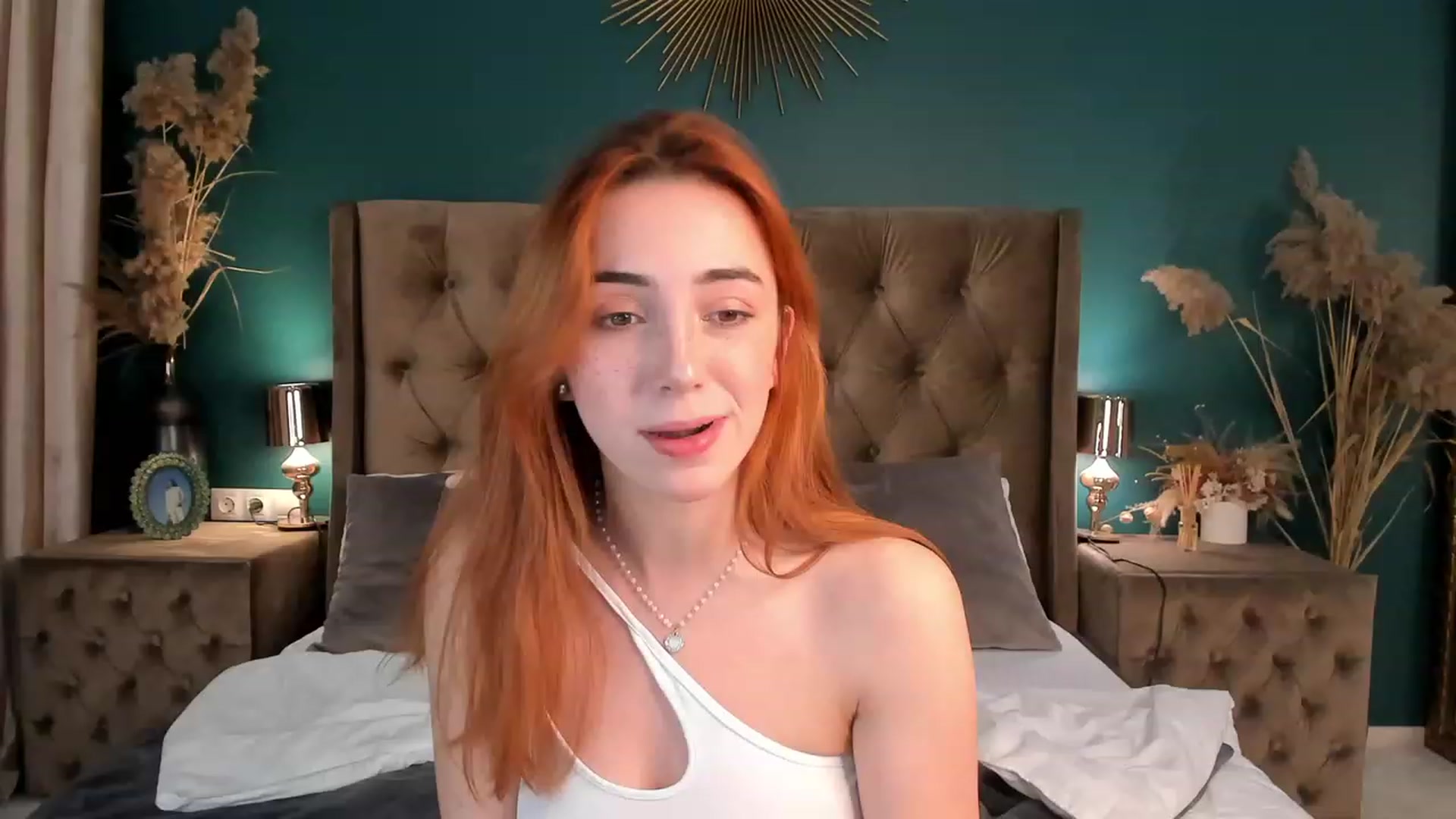Gallery image thumbnail from ElsaYoung's myfreecams stream on, 11/22/2023, 14:51 image 17 of 20