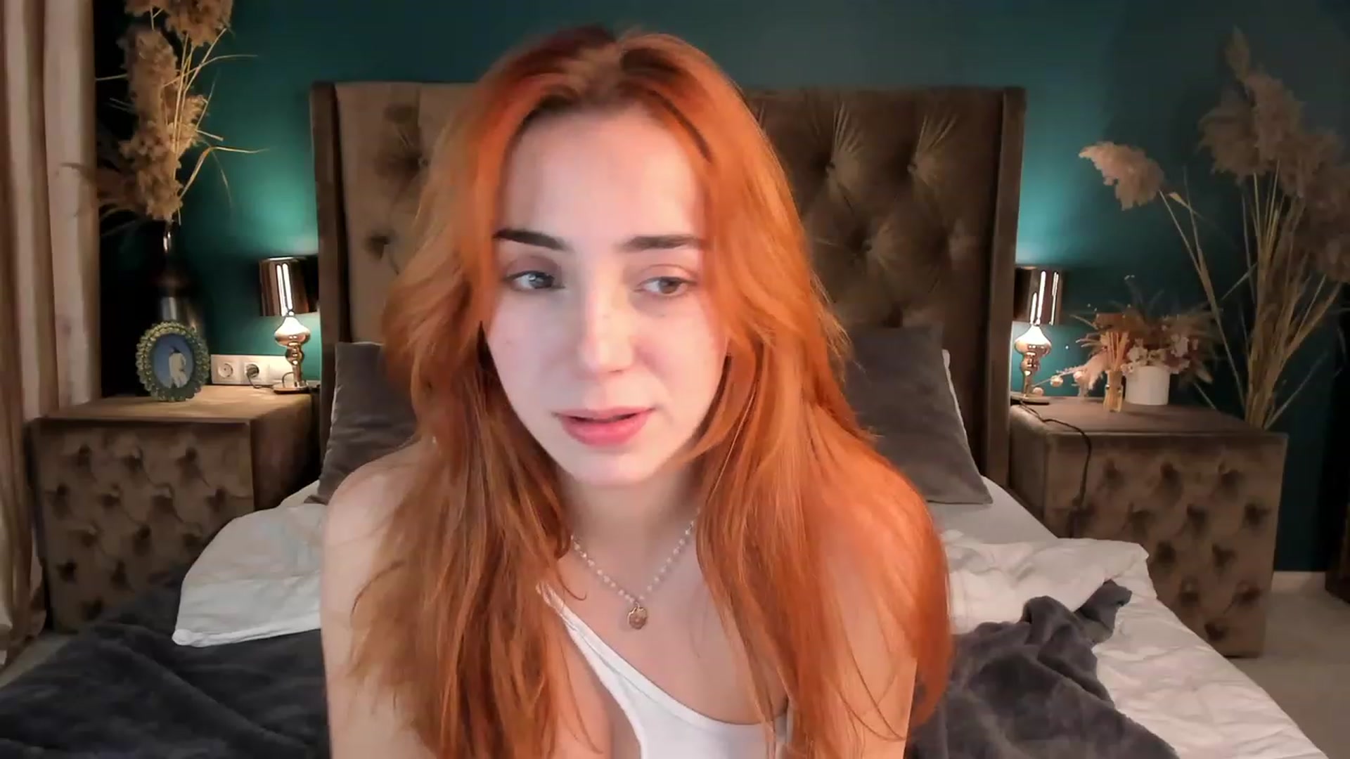 Gallery image thumbnail from ElsaYoung's myfreecams stream on, 11/22/2023, 16:09 image 3 of 20