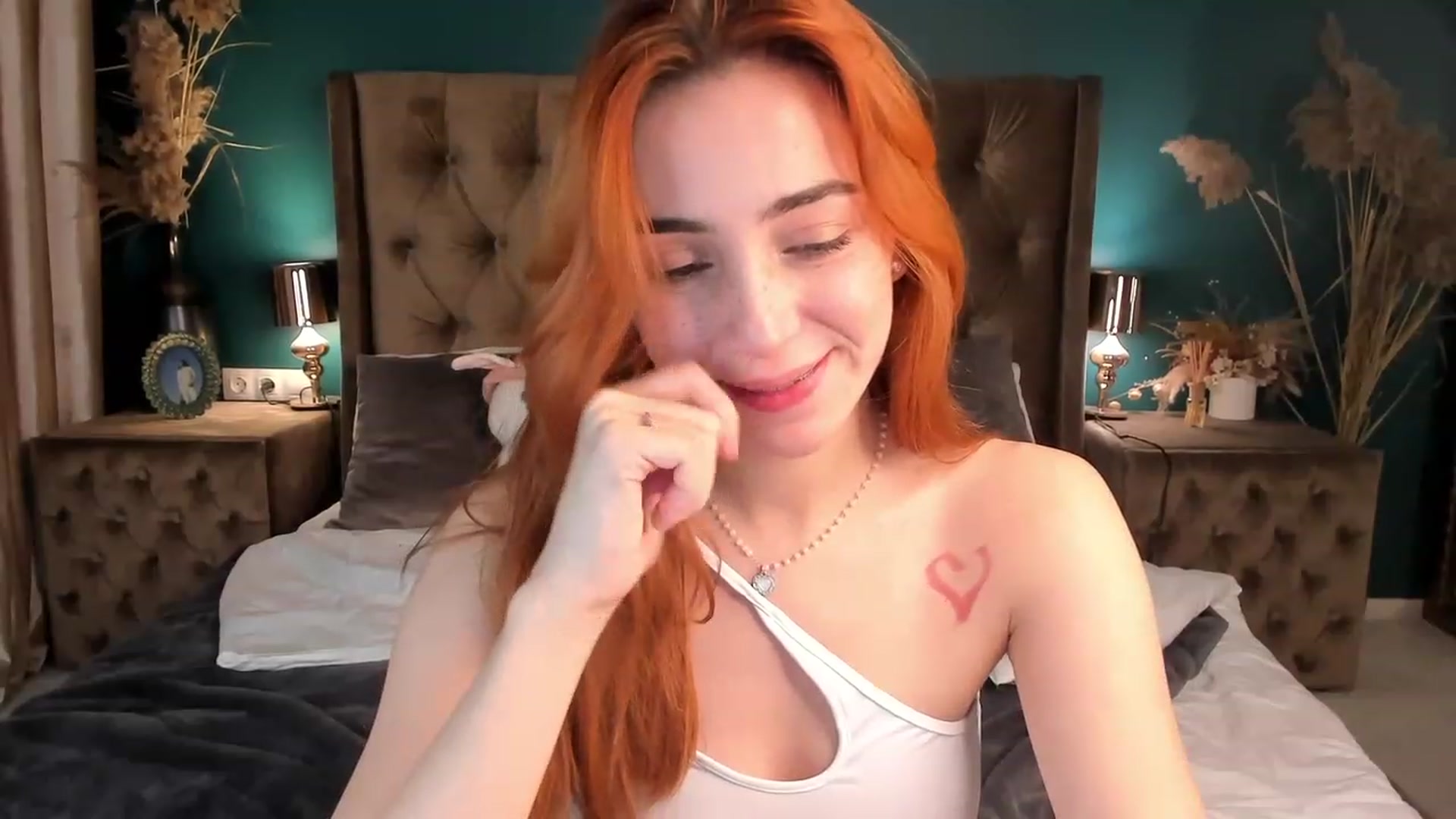 Gallery image thumbnail from ElsaYoung's myfreecams stream on, 11/22/2023, 16:09 image 16 of 20