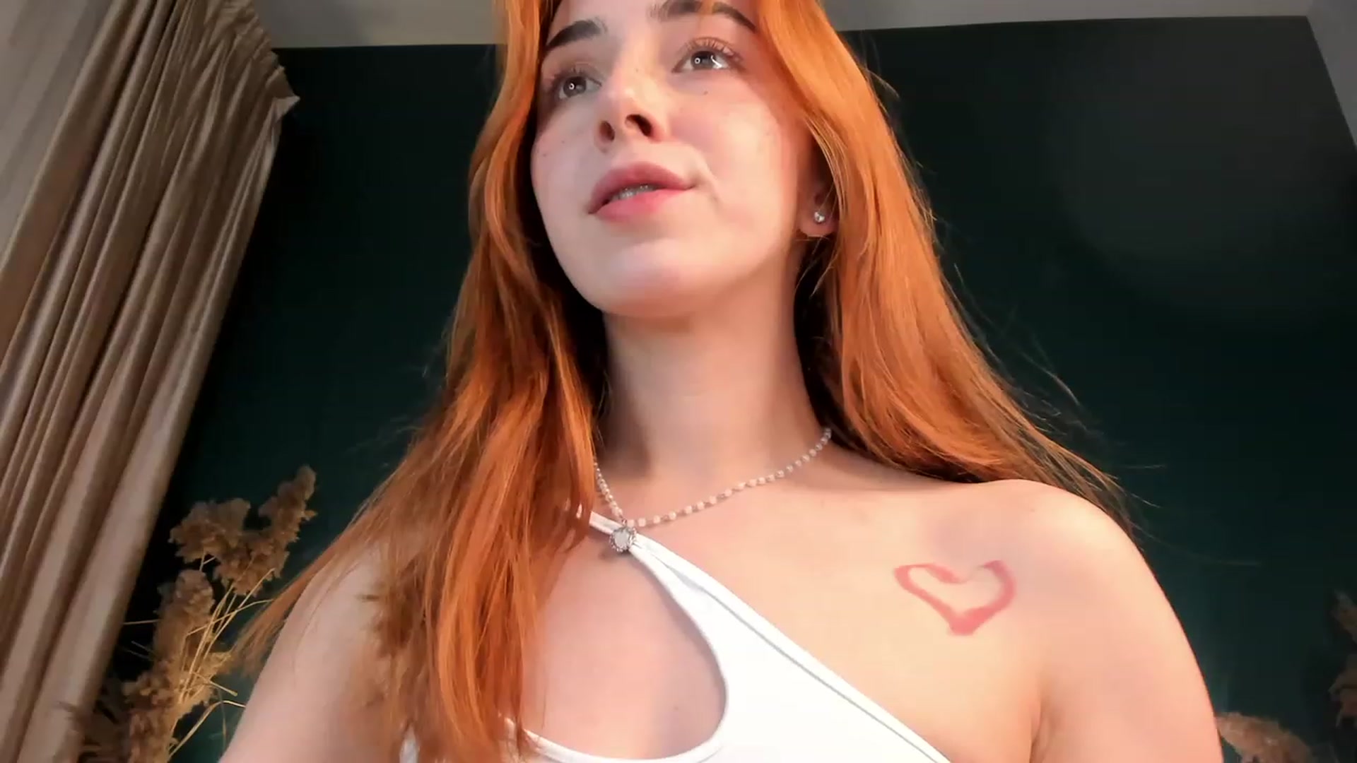Gallery image thumbnail from ElsaYoung's myfreecams stream on, 11/22/2023, 16:09 image 13 of 20
