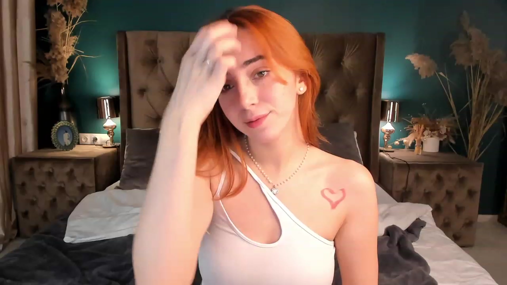 Gallery image thumbnail from ElsaYoung's myfreecams stream on, 11/22/2023, 16:09 image 7 of 20