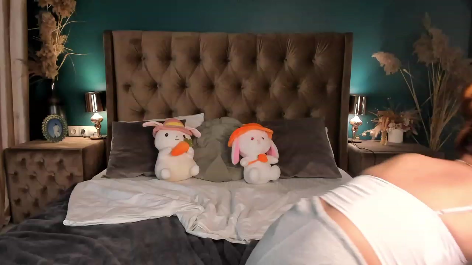 Gallery image thumbnail from ElsaYoung's myfreecams stream on, 11/22/2023, 16:52 image 12 of 20