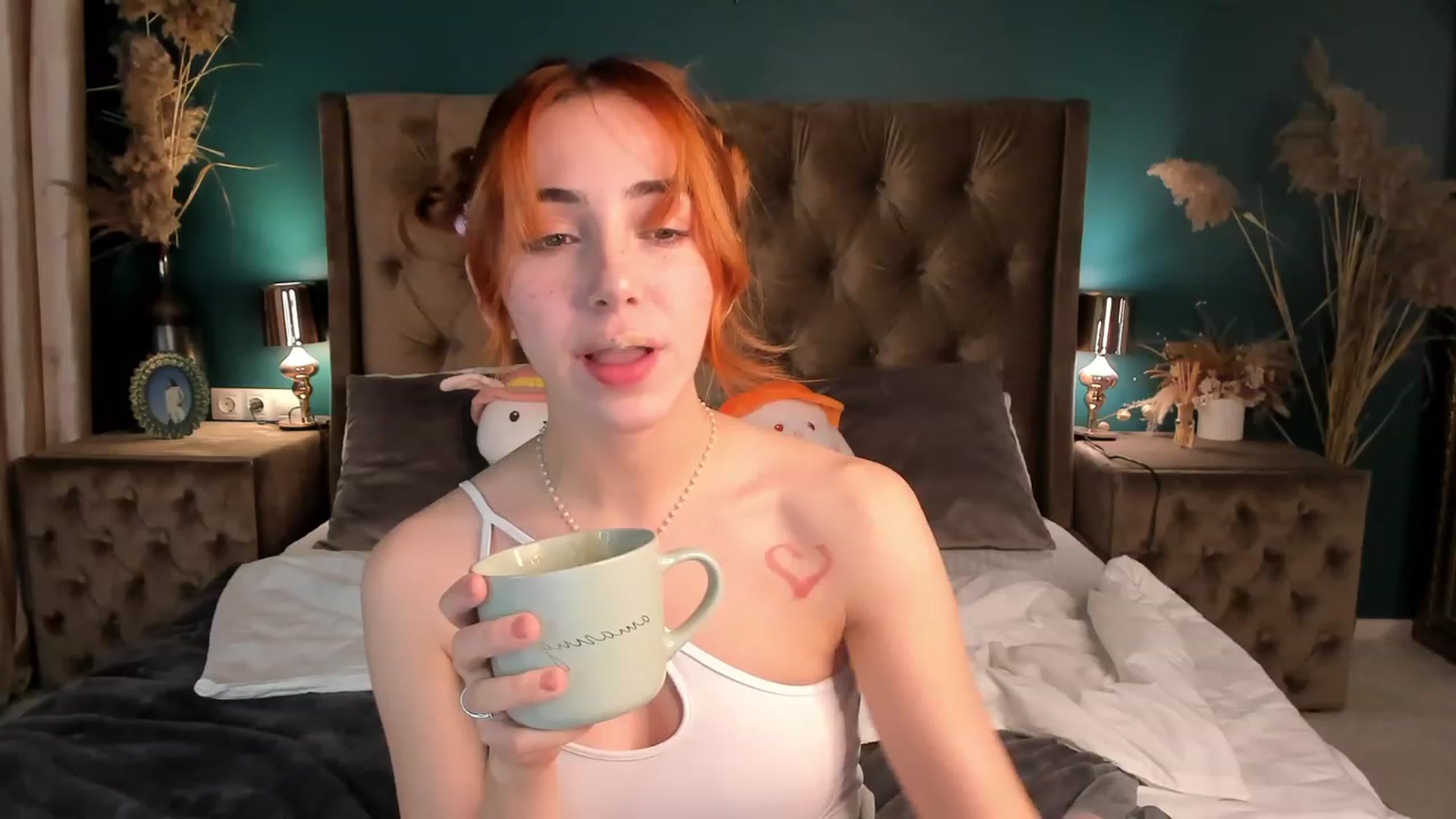 Gallery image thumbnail from ElsaYoung's myfreecams stream on, 11/22/2023, 16:52 image 14 of 20