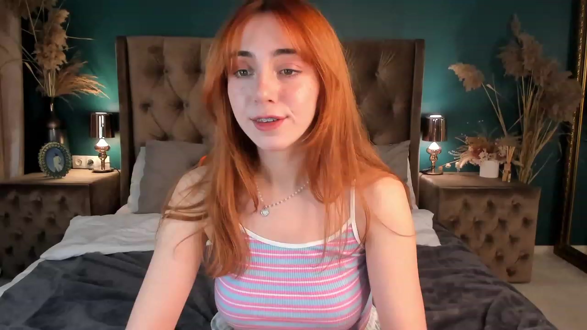 Gallery image thumbnail from ElsaYoung's myfreecams stream on, 11/24/2023, 12:57 image 17 of 20