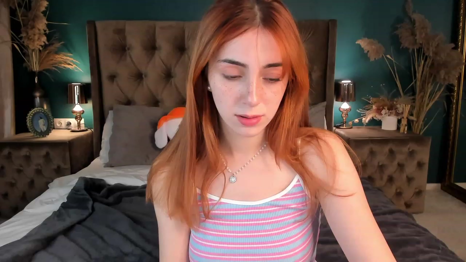 Gallery image thumbnail from ElsaYoung's myfreecams stream on, 11/24/2023, 15:33 image 13 of 20