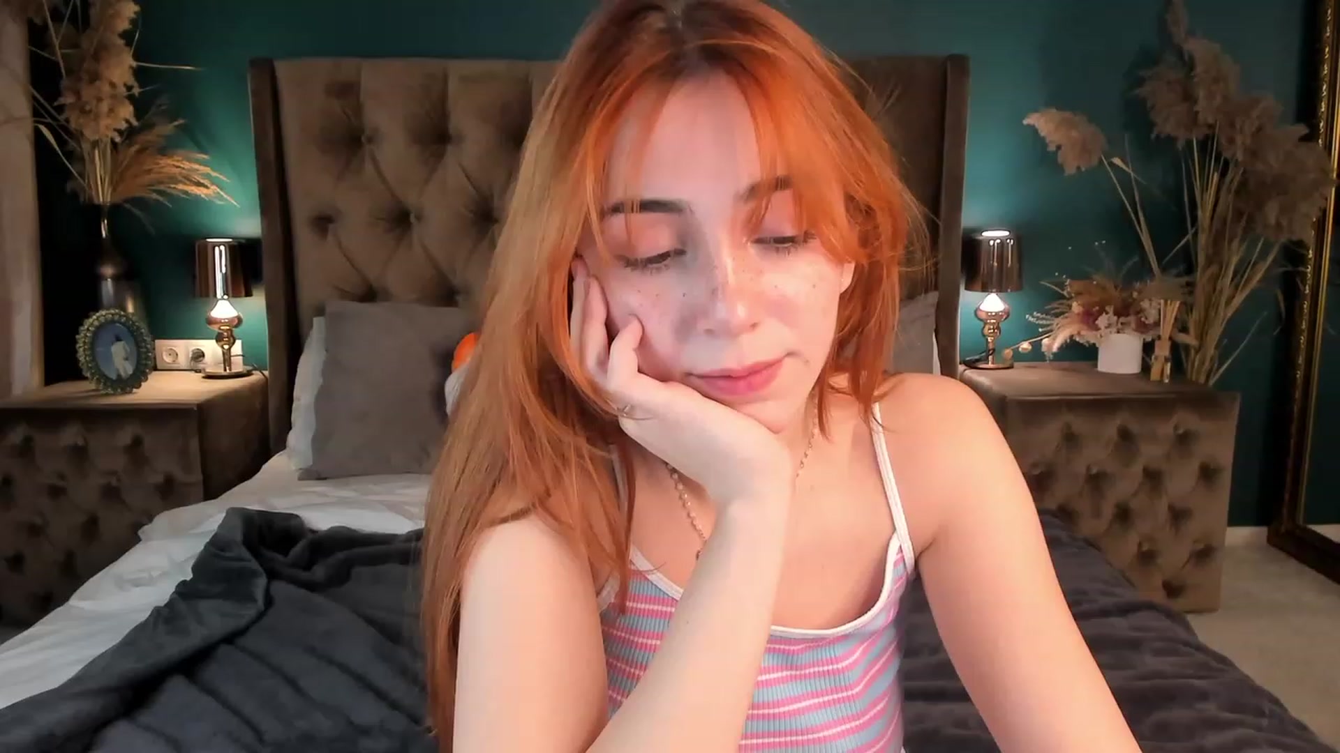 Gallery image thumbnail from ElsaYoung's myfreecams stream on, 11/24/2023, 15:33 image 9 of 20
