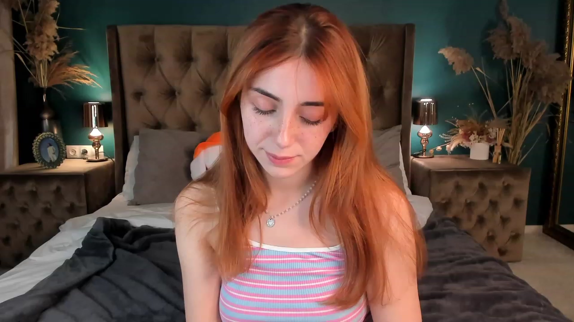 Gallery image thumbnail from ElsaYoung's myfreecams stream on, 11/24/2023, 15:33 image 16 of 20
