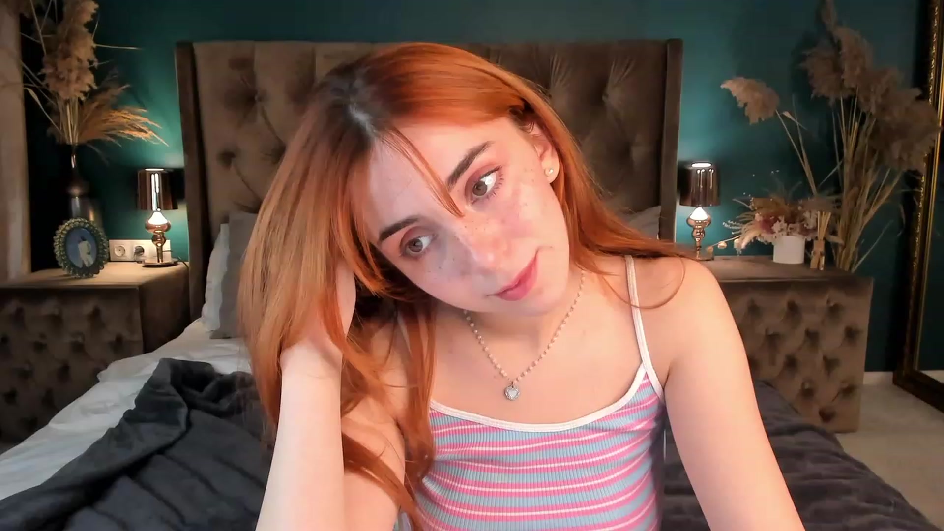 Gallery image thumbnail from ElsaYoung's myfreecams stream on, 11/24/2023, 15:33 image 12 of 20