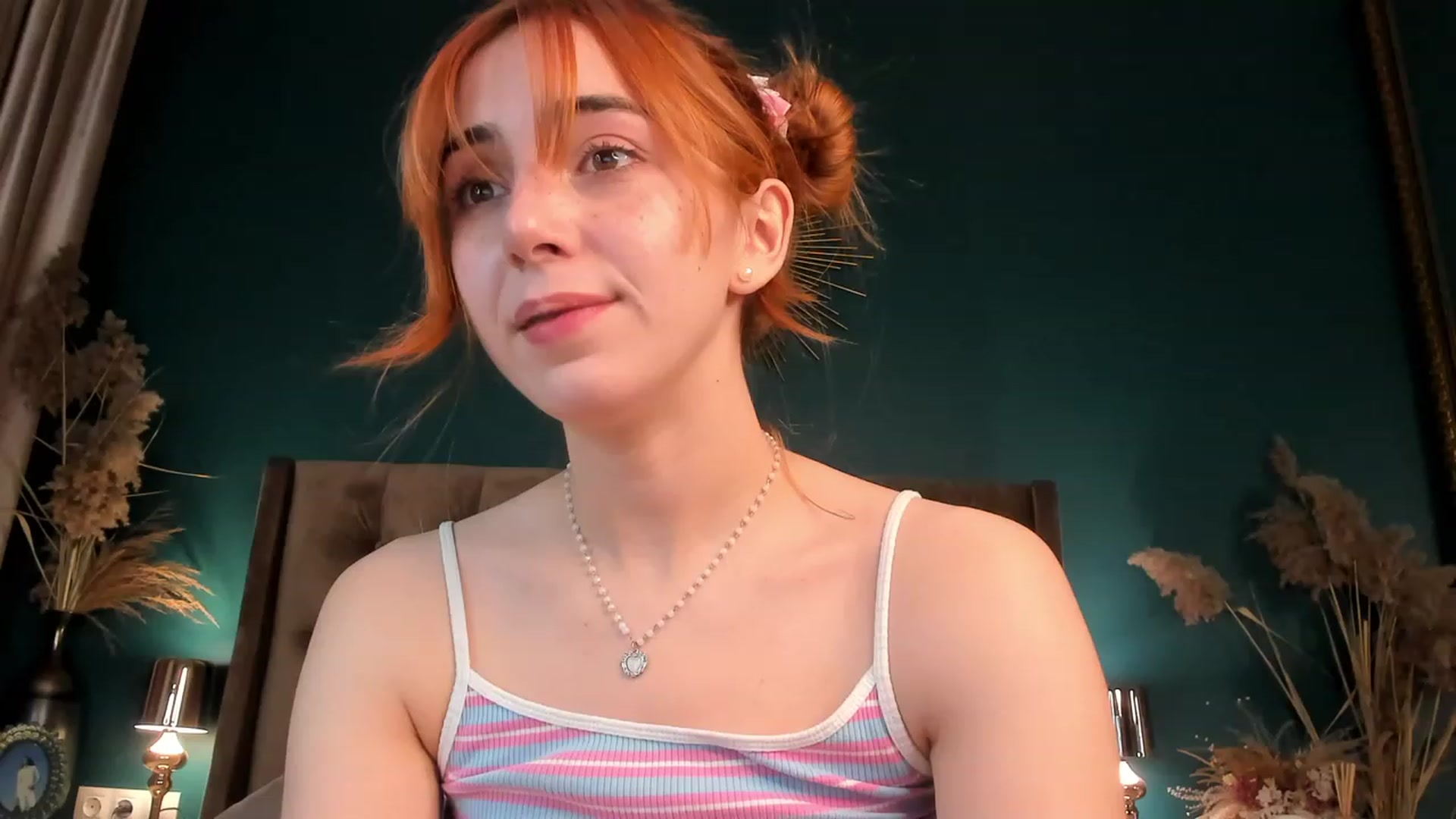 Gallery image thumbnail from ElsaYoung's myfreecams stream on, 11/24/2023, 19:27 image 3 of 20