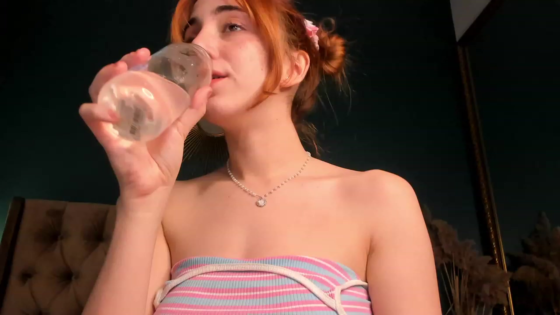 Gallery image thumbnail from ElsaYoung's myfreecams stream on, 11/24/2023, 20:05 image 1 of 20
