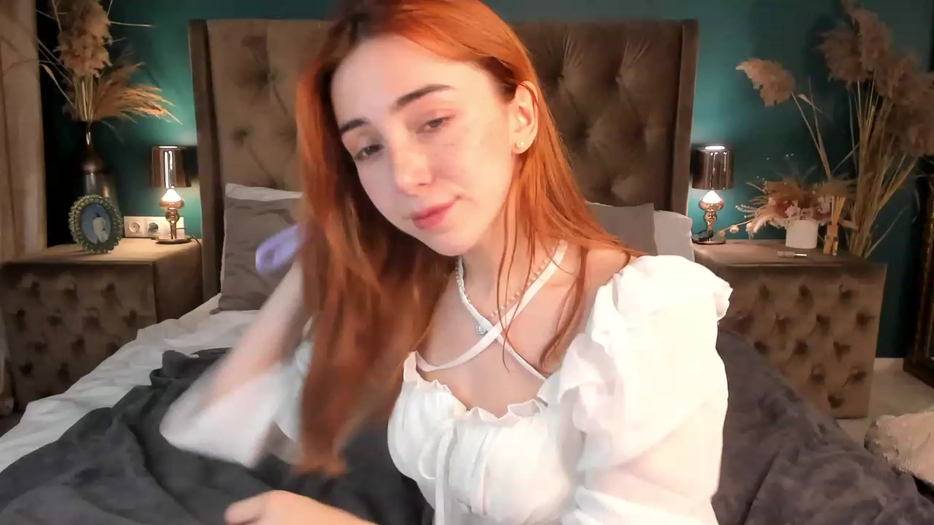 Gallery image thumbnail from ElsaYoung's myfreecams stream on, 11/25/2023, 10:25 image 14 of 20