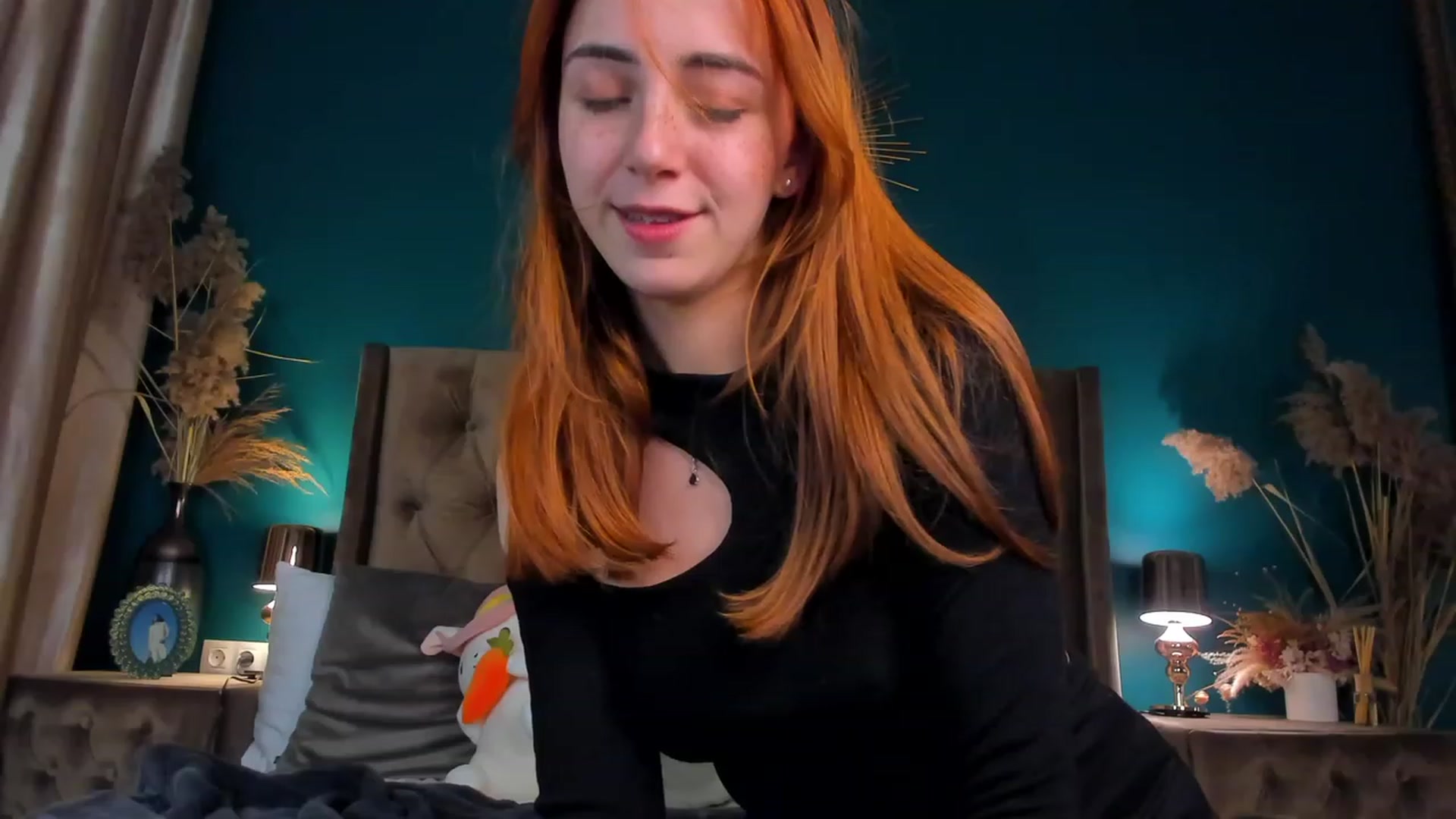 Gallery image thumbnail from ElsaYoung's myfreecams stream on, 11/30/2023, 18:22 image 18 of 20