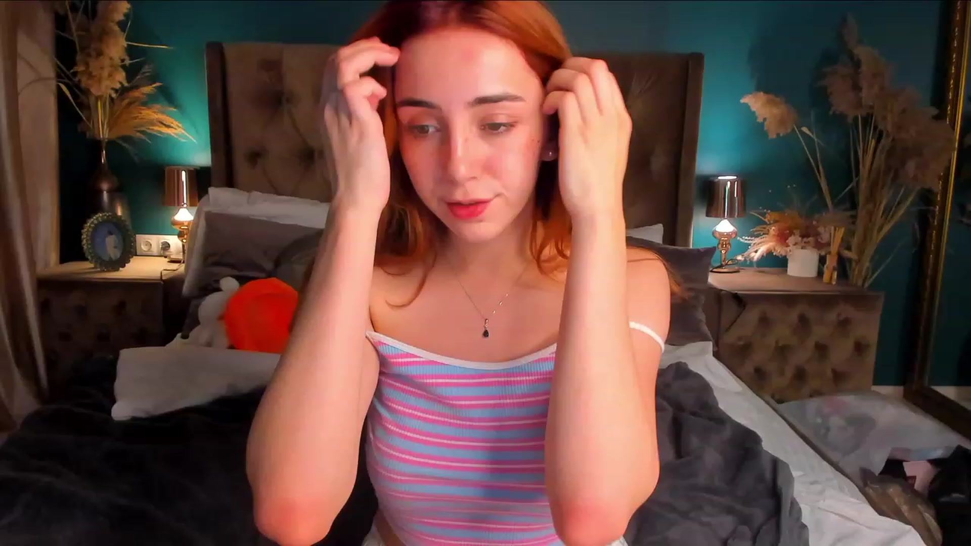 Gallery image thumbnail from ElsaYoung's myfreecams stream on, 12/01/2023, 14:16 image 13 of 20