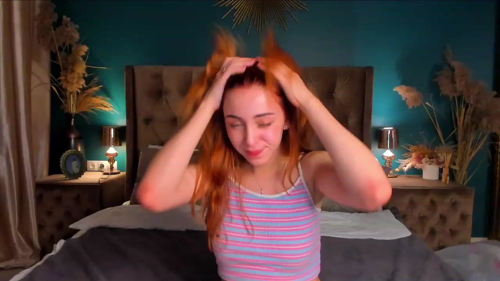 Gallery image thumbnail from ElsaYoung's myfreecams stream on, 12/01/2023, 14:16 image 18 of 20