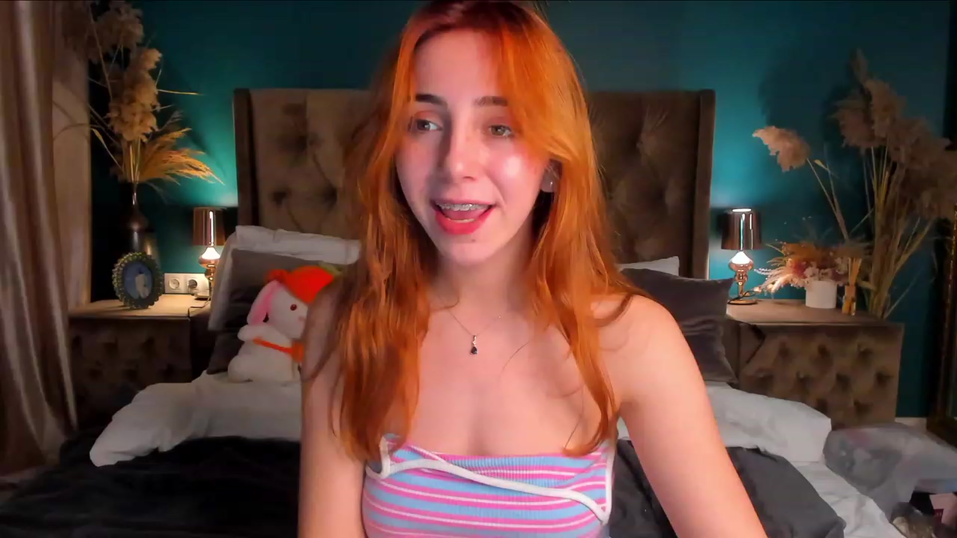 Gallery image thumbnail from ElsaYoung's myfreecams stream on, 12/01/2023, 14:16 image 8 of 20