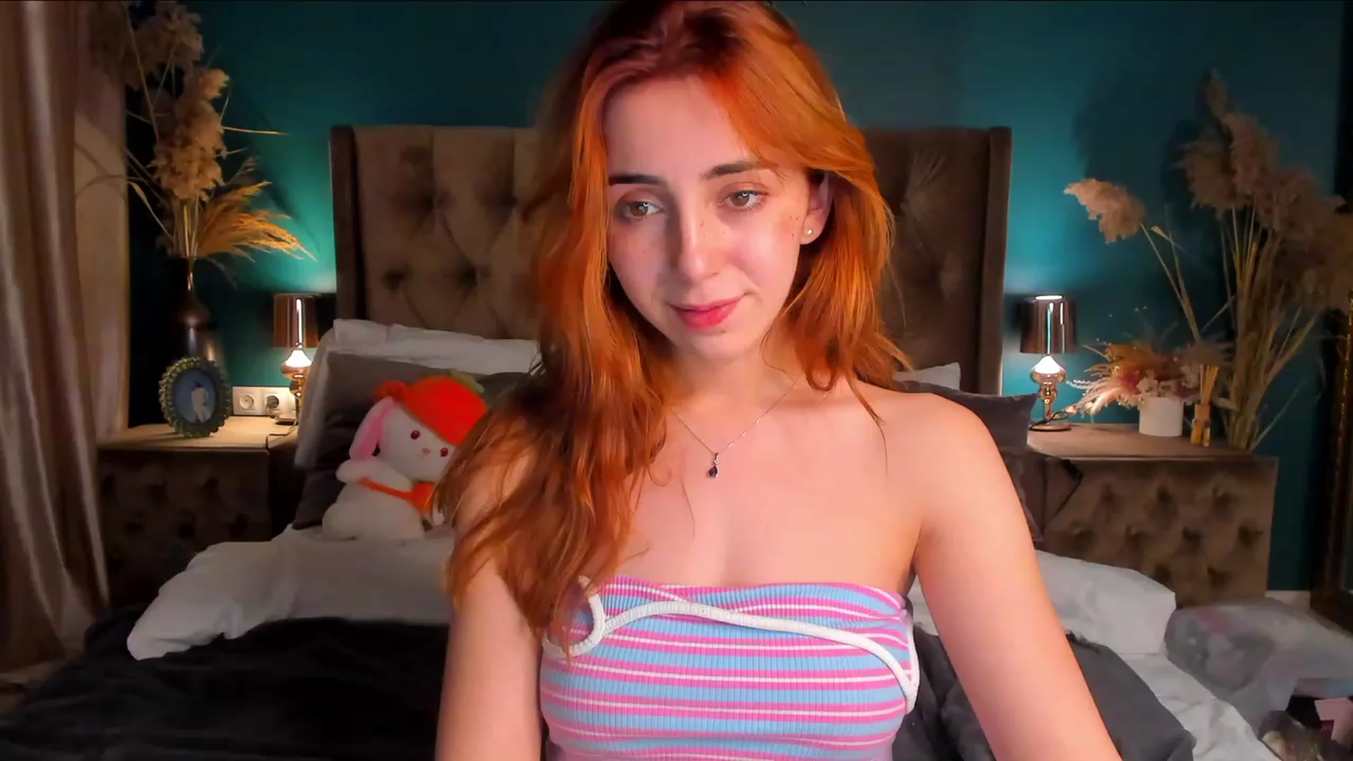 Gallery image thumbnail from ElsaYoung's myfreecams stream on, 12/01/2023, 14:16 image 7 of 20