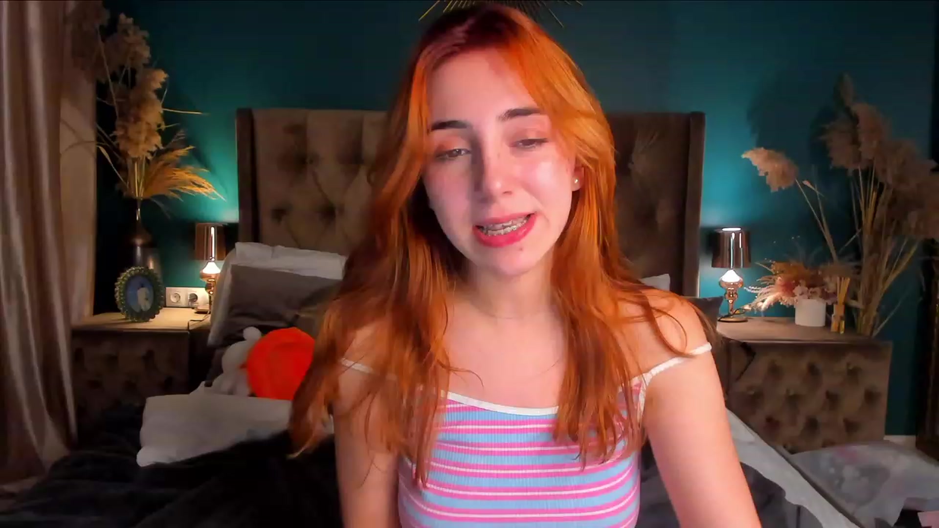 Gallery image thumbnail from ElsaYoung's myfreecams stream on, 12/01/2023, 14:16 image 12 of 20