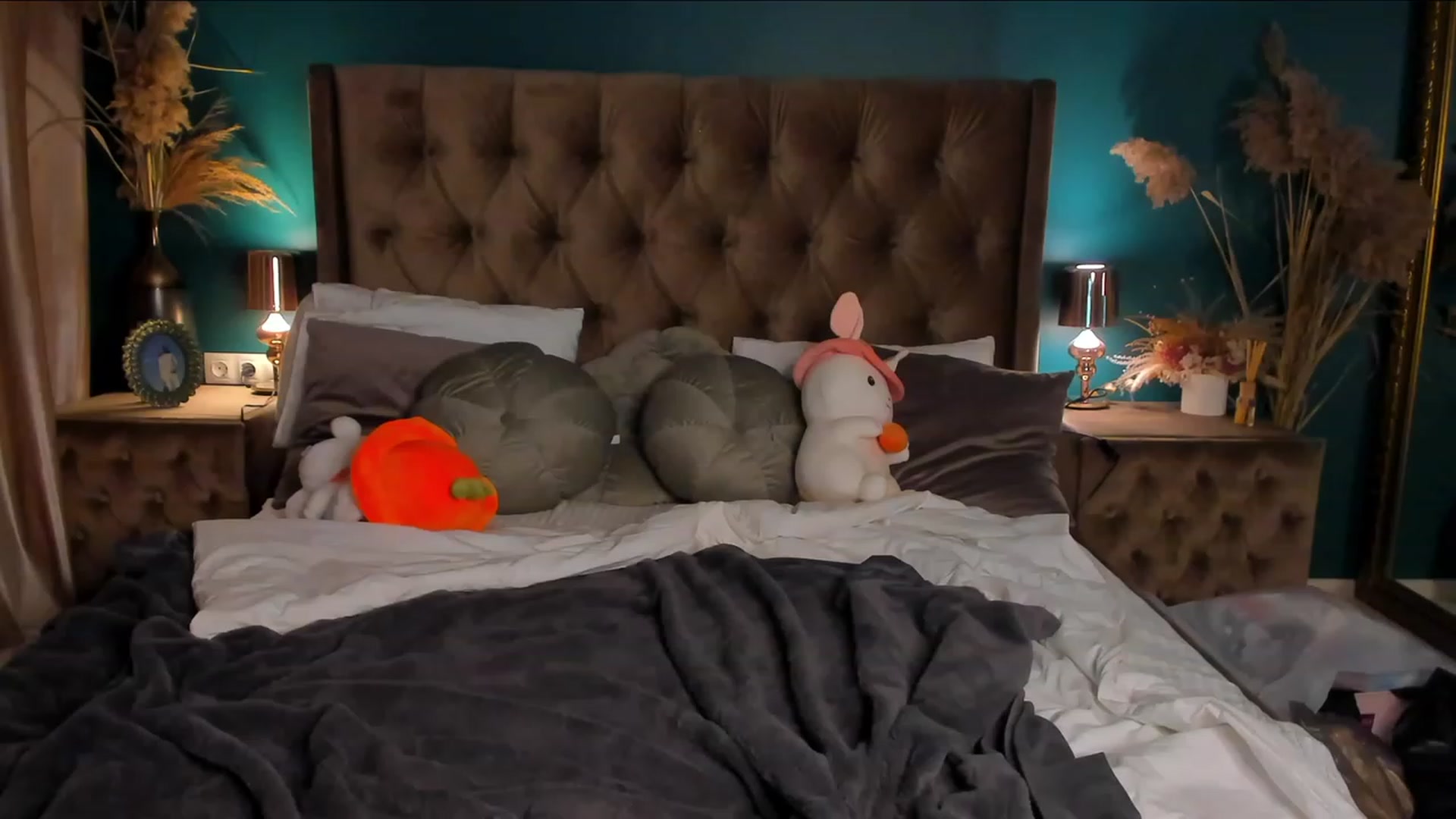 Gallery image thumbnail from ElsaYoung's myfreecams stream on, 12/01/2023, 14:16 image 15 of 20