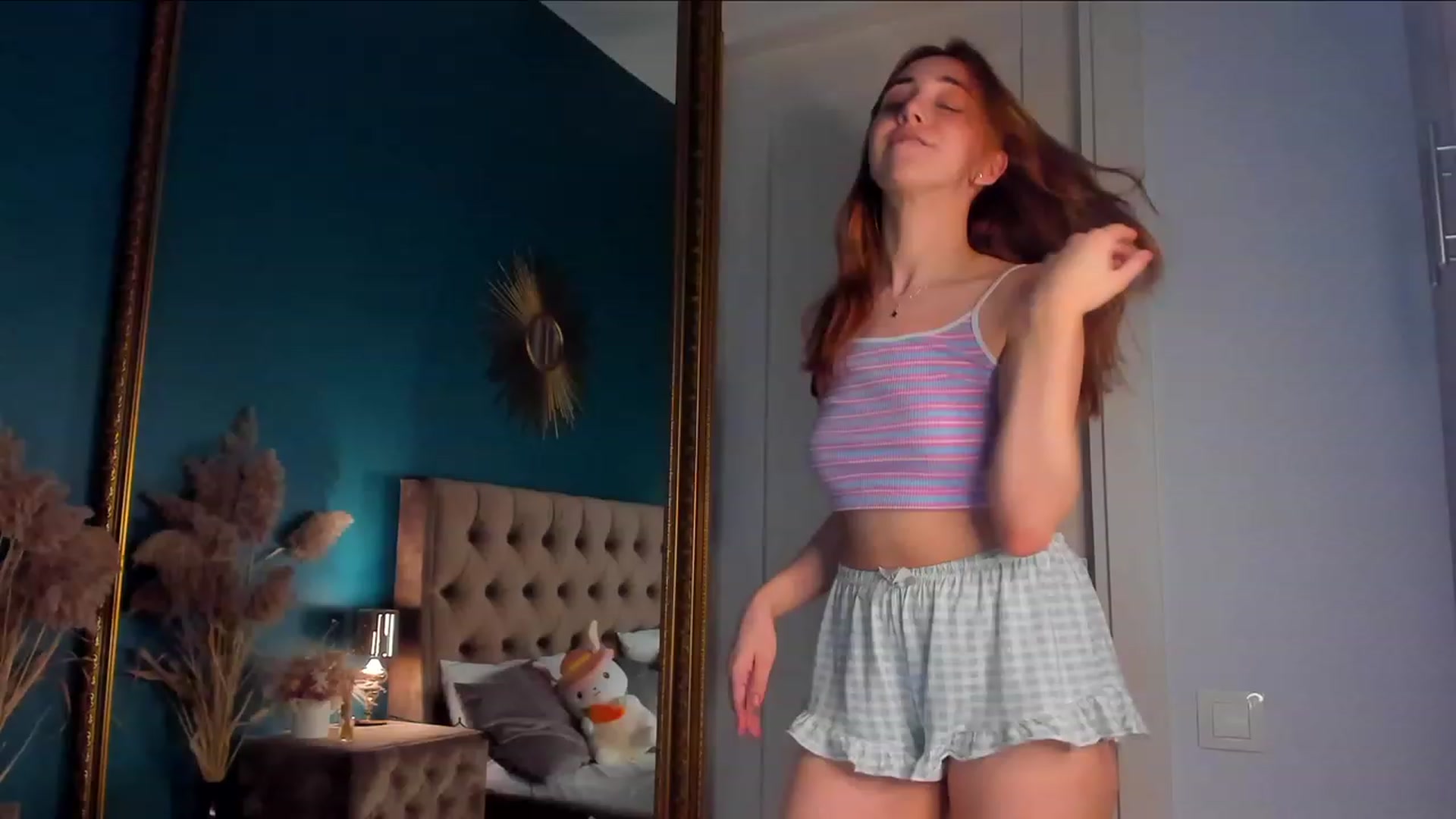 Gallery image thumbnail from ElsaYoung's myfreecams stream on, 12/01/2023, 14:16 image 3 of 20