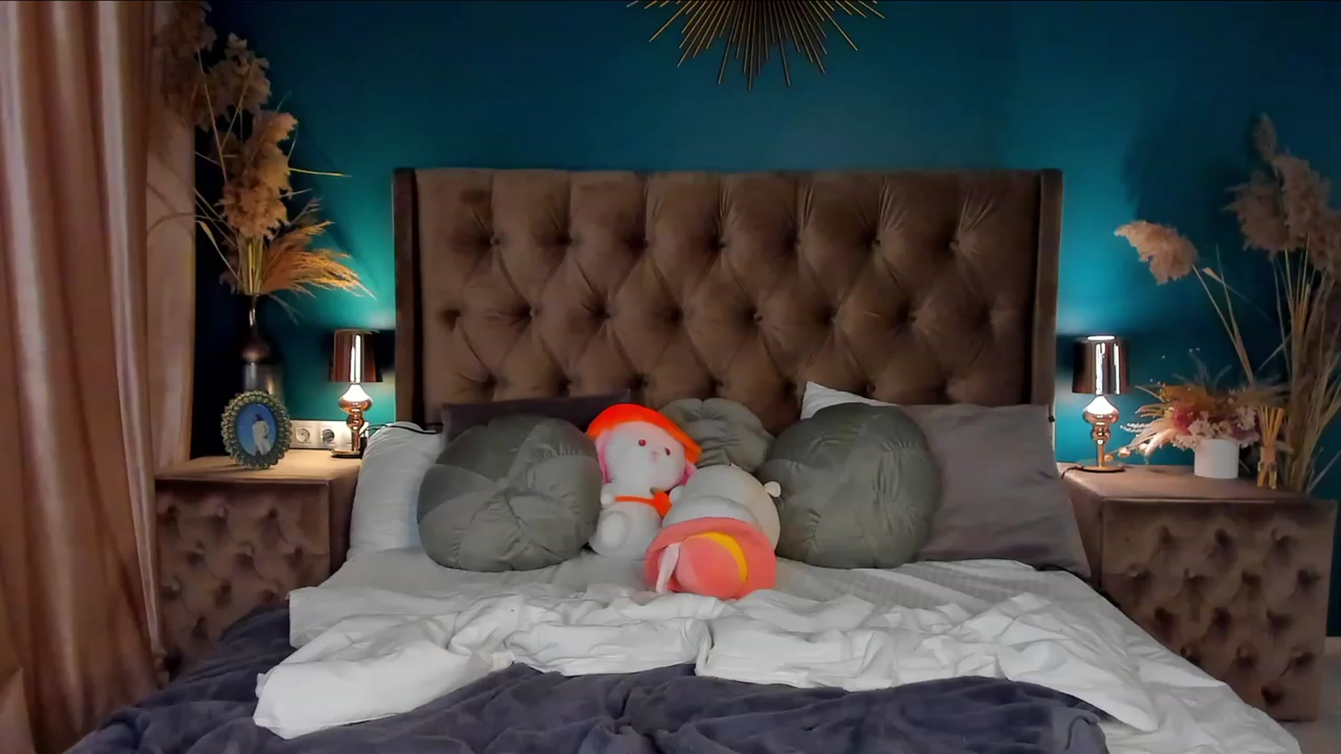 Gallery image thumbnail from ElsaYoung's myfreecams stream on, 12/03/2023, 10:08 image 20 of 20