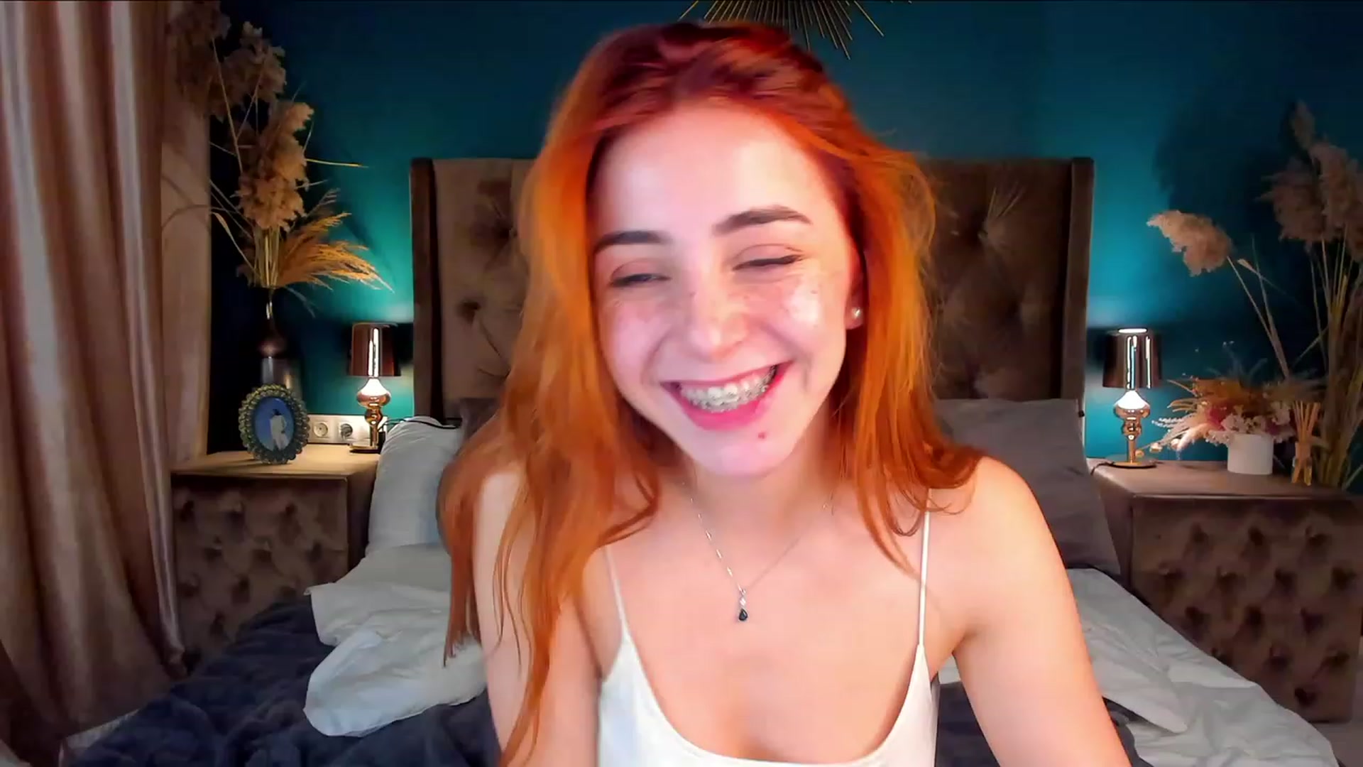 Gallery image thumbnail from ElsaYoung's myfreecams stream on, 12/03/2023, 10:08 image 13 of 20