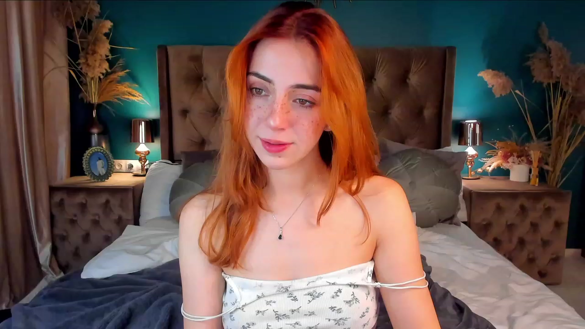 Gallery image thumbnail from ElsaYoung's myfreecams stream on, 12/04/2023, 07:10 image 10 of 20