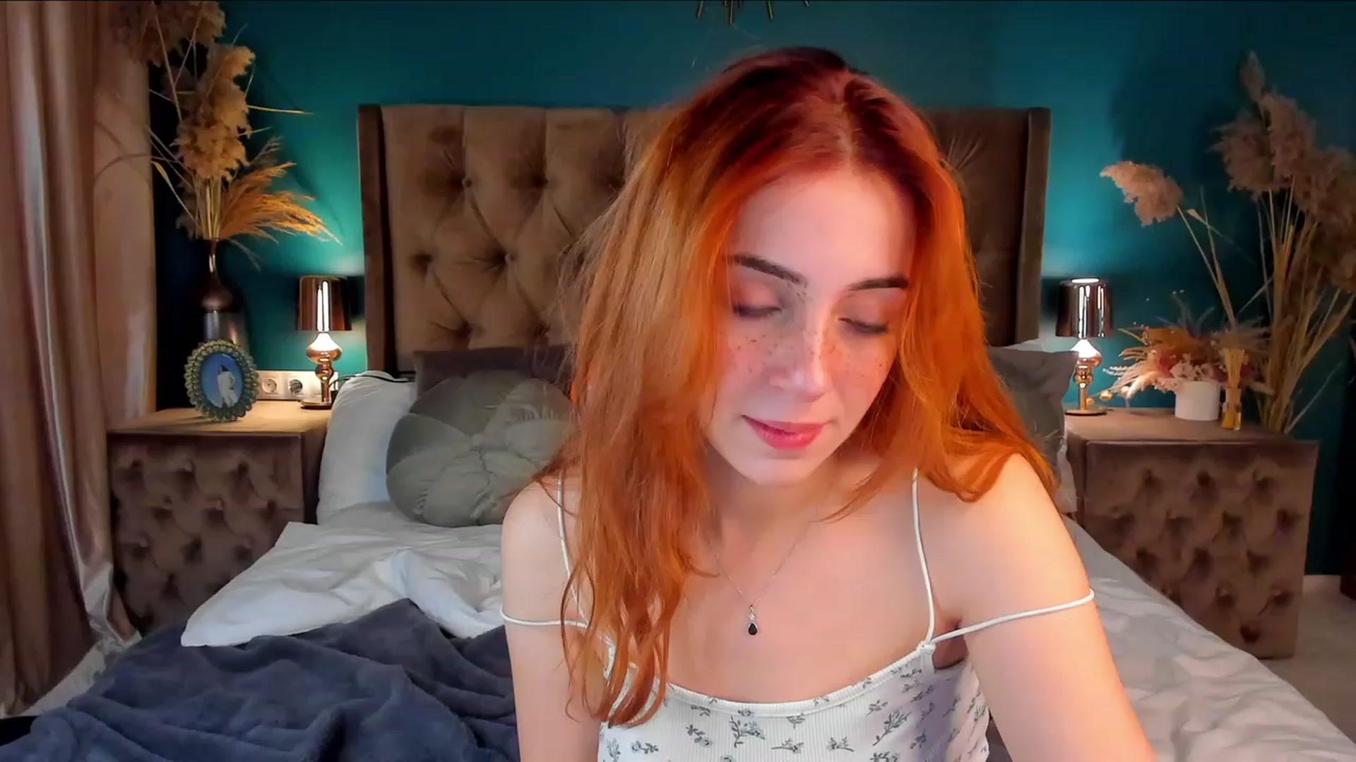 Gallery image thumbnail from ElsaYoung's myfreecams stream on, 12/04/2023, 07:10 image 17 of 20