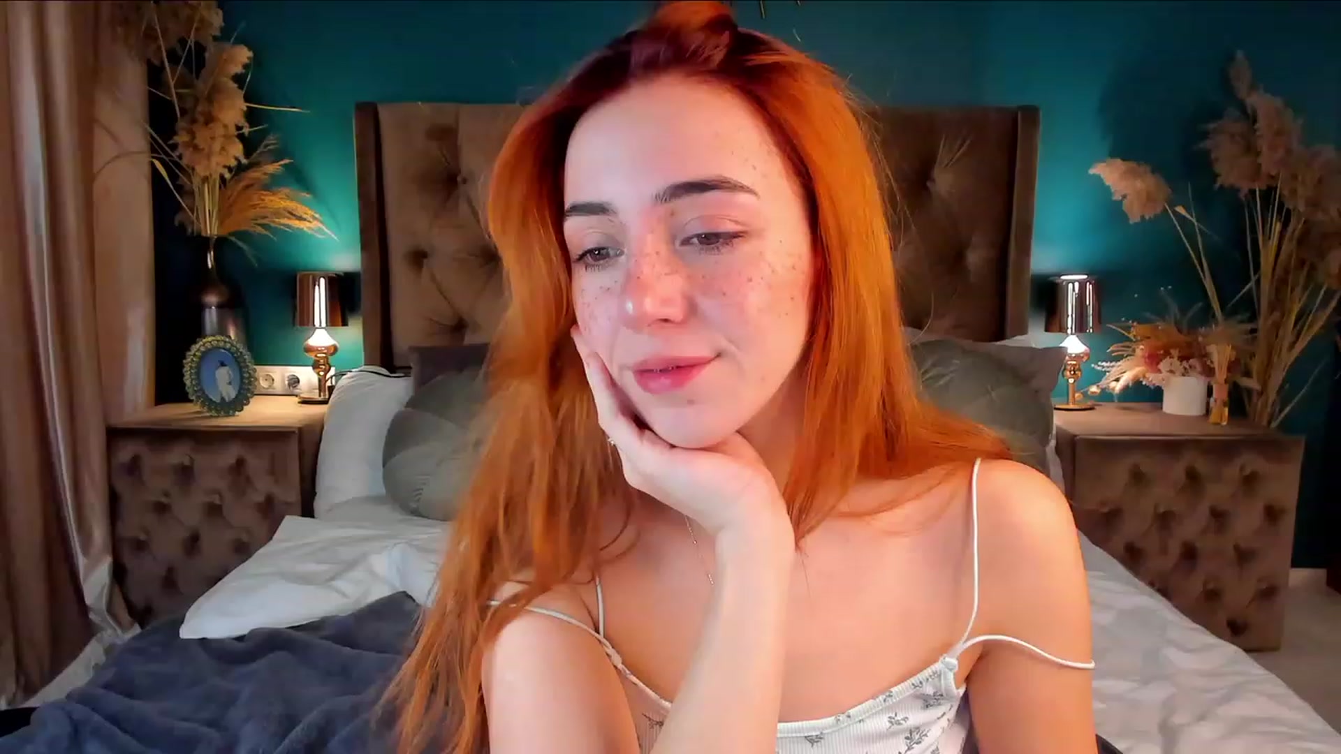 Gallery image thumbnail from ElsaYoung's myfreecams stream on, 12/04/2023, 07:10 image 19 of 20