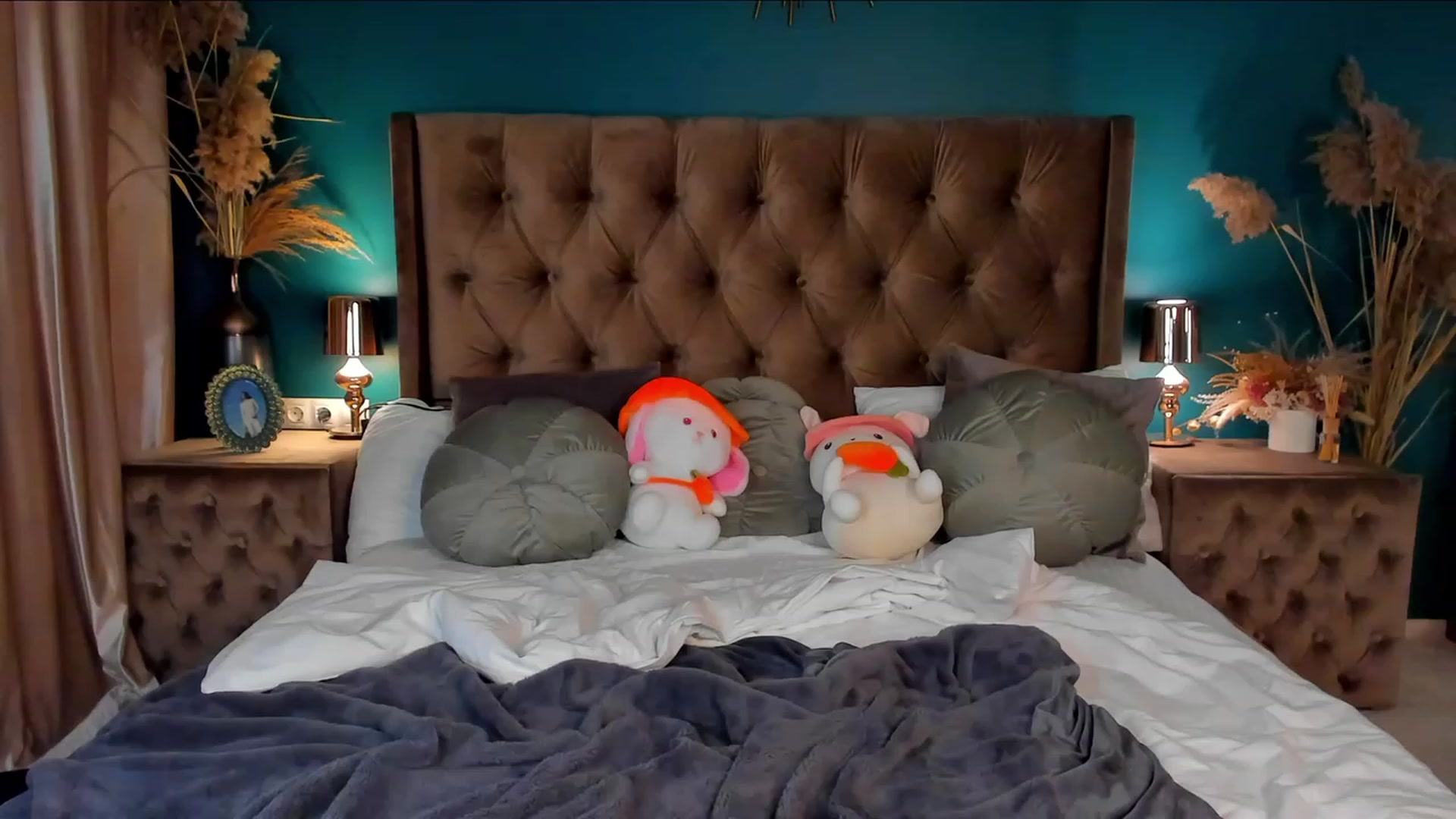 Gallery image thumbnail from ElsaYoung's myfreecams stream on, 12/04/2023, 07:10 image 13 of 20