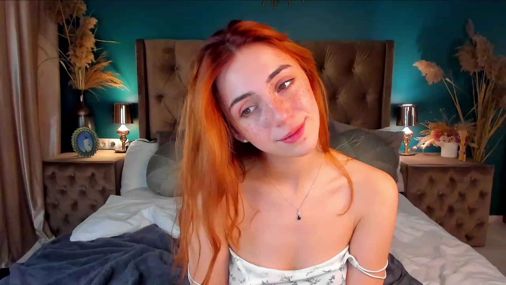 Gallery image thumbnail from ElsaYoung's myfreecams stream on, 12/04/2023, 07:10 image 11 of 20