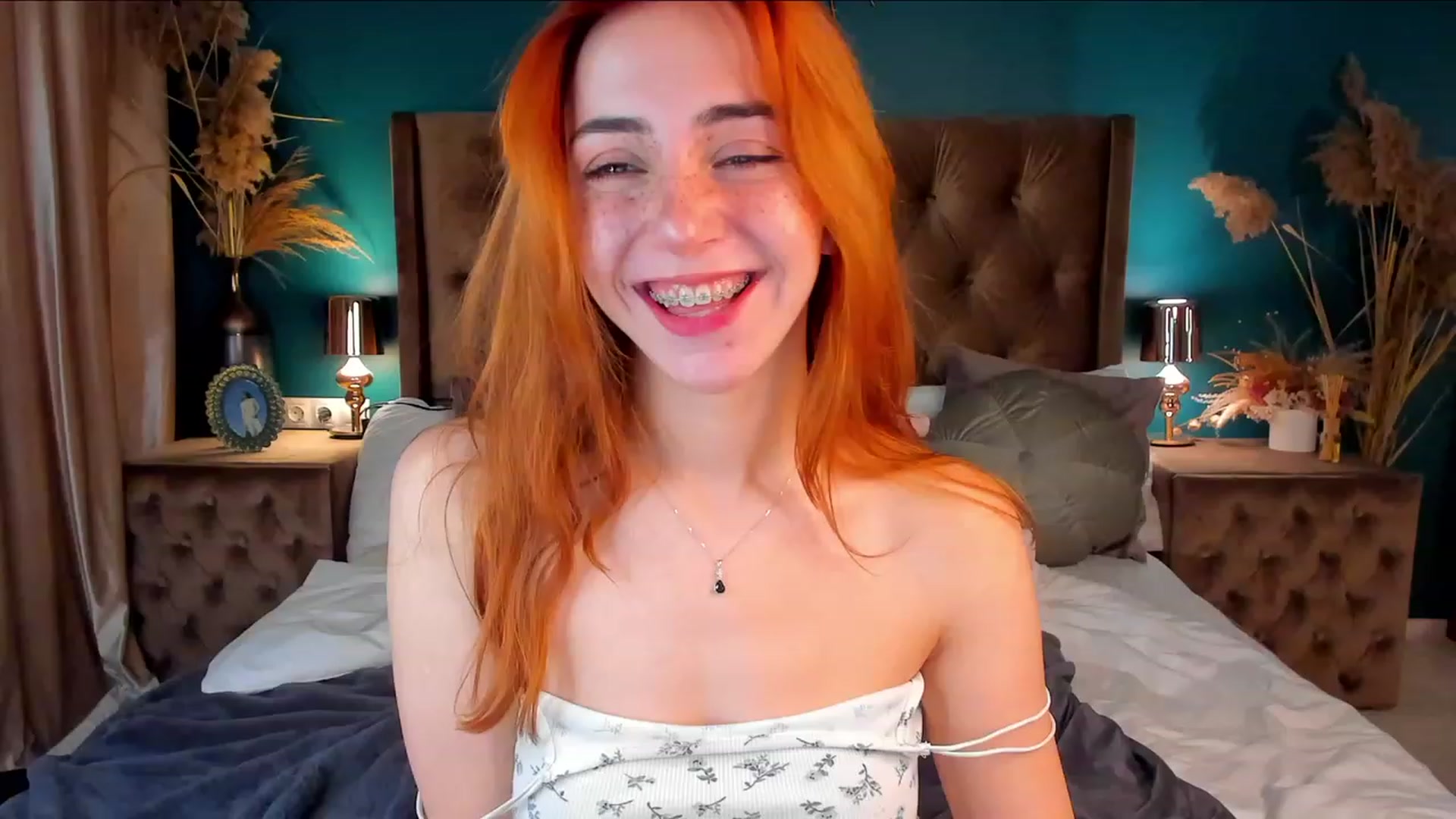 Gallery image thumbnail from ElsaYoung's myfreecams stream on, 12/04/2023, 07:10 image 9 of 20