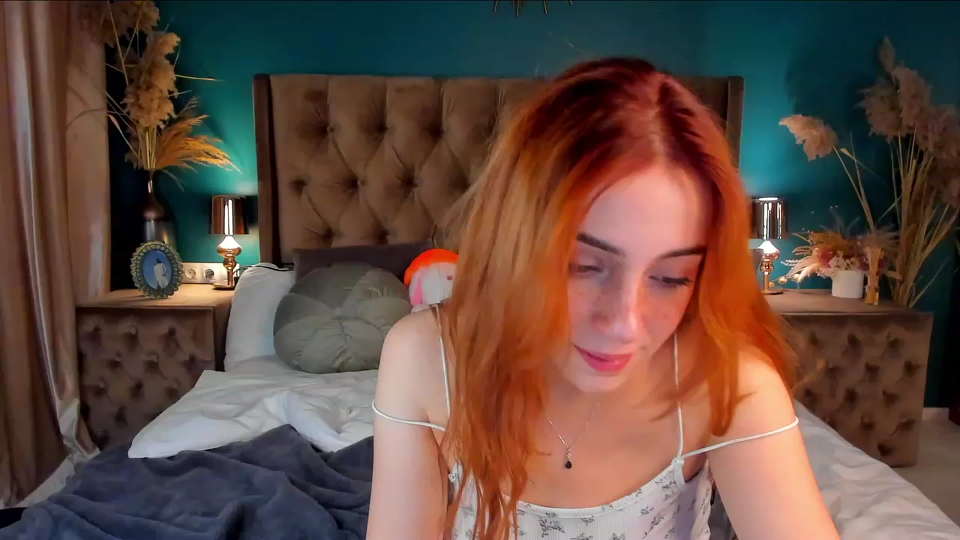 Gallery image thumbnail from ElsaYoung's myfreecams stream on, 12/04/2023, 07:10 image 18 of 20