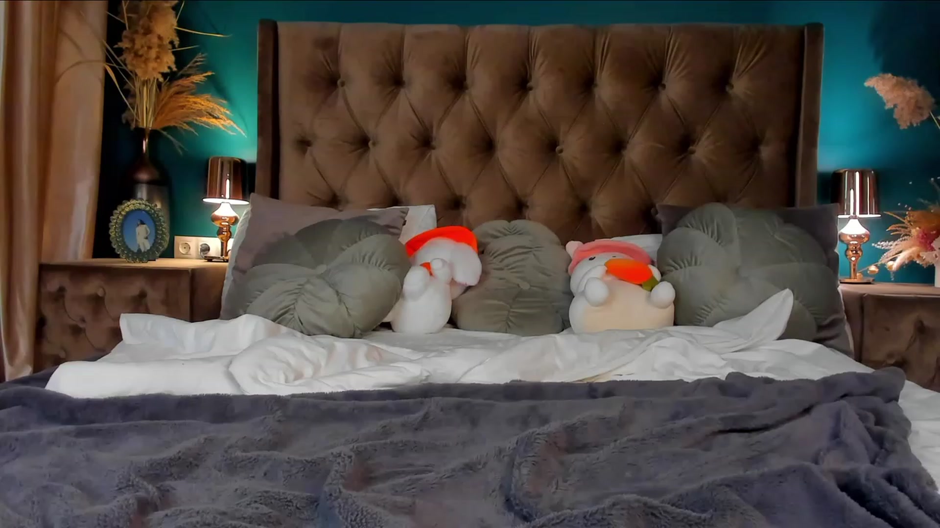 Gallery image thumbnail from ElsaYoung's myfreecams stream on, 12/04/2023, 09:18 image 19 of 20