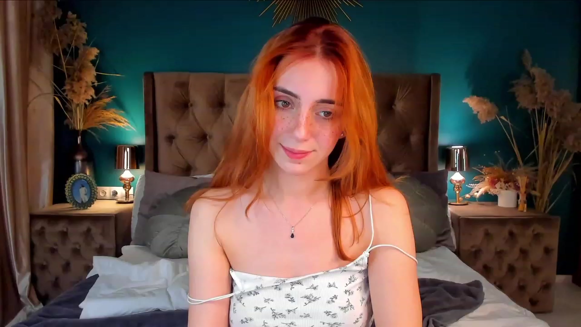 Gallery image thumbnail from ElsaYoung's myfreecams stream on, 12/04/2023, 09:18 image 10 of 20