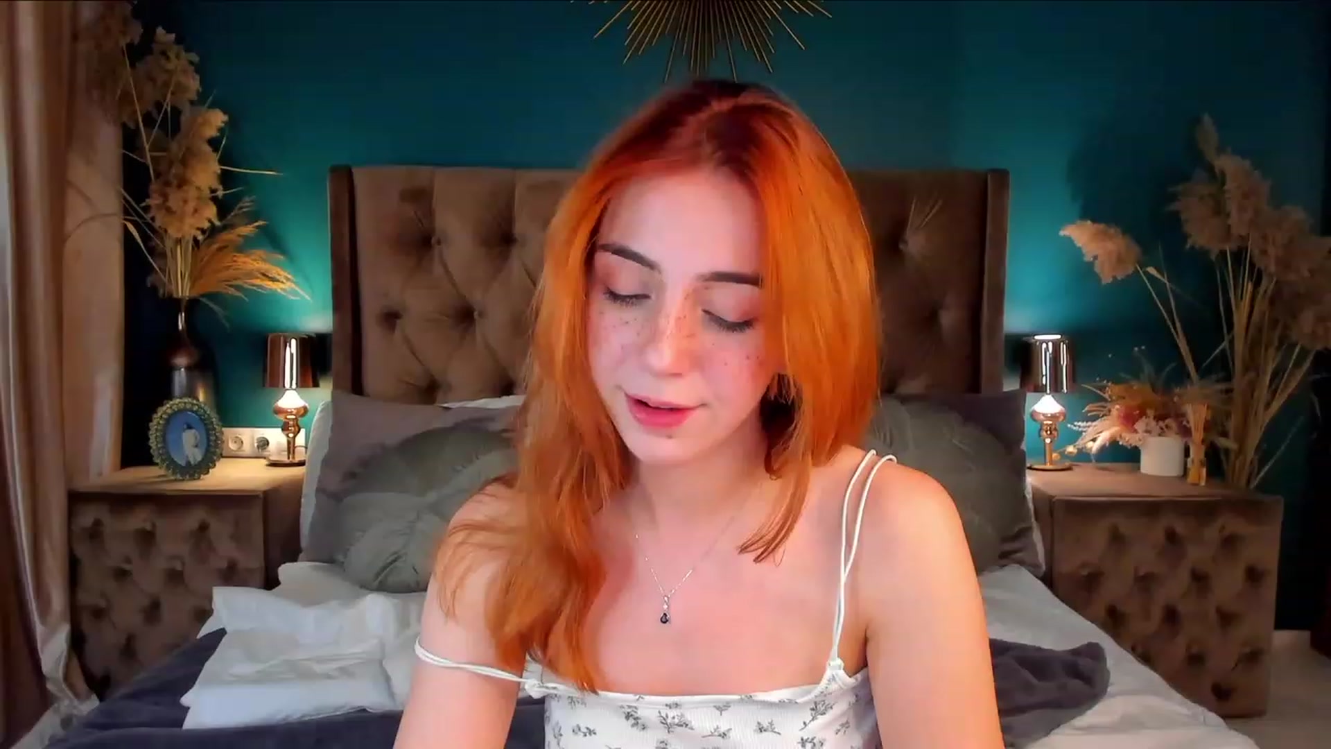 Gallery image thumbnail from ElsaYoung's myfreecams stream on, 12/04/2023, 09:18 image 7 of 20