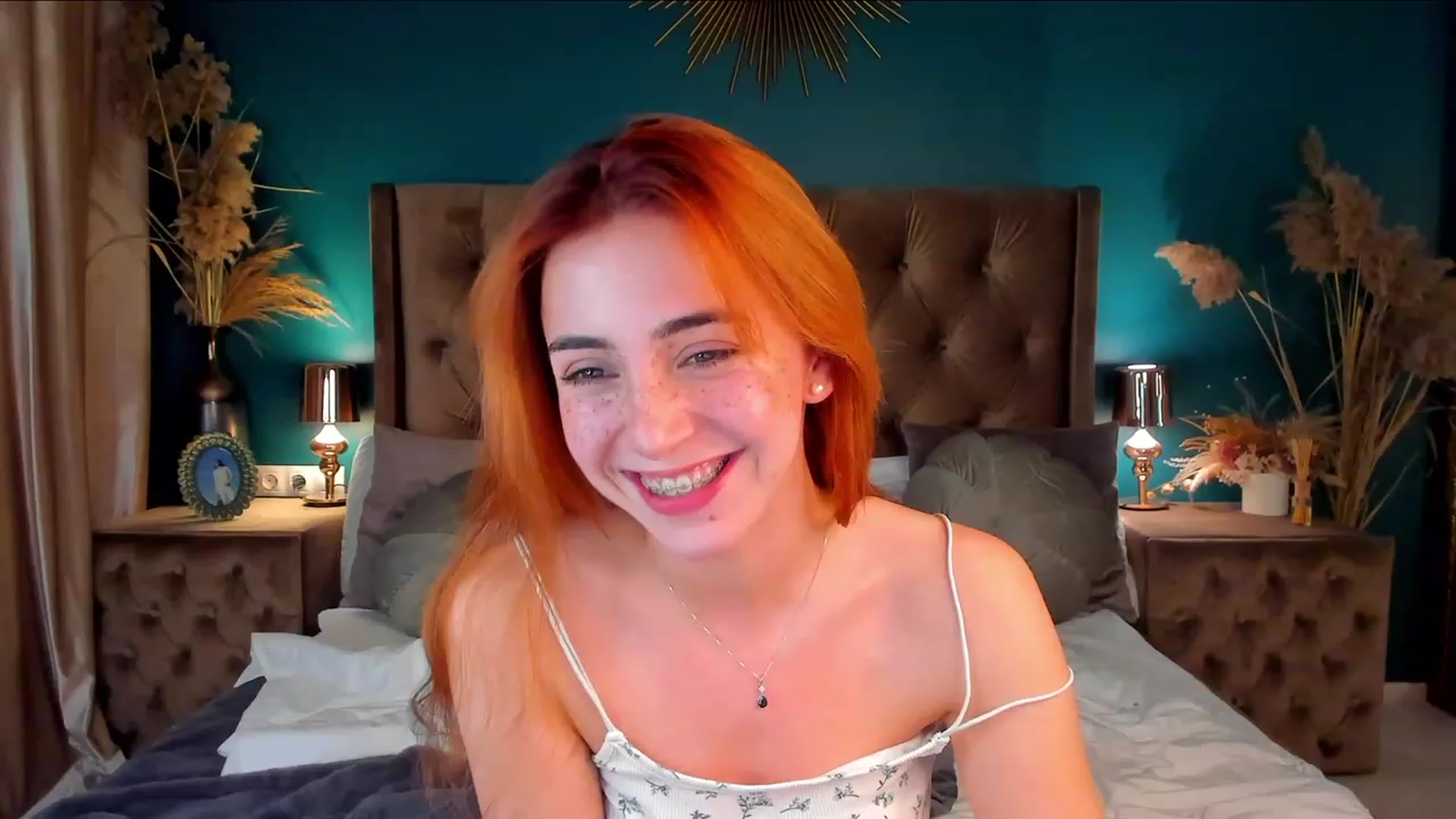 Gallery image thumbnail from ElsaYoung's myfreecams stream on, 12/04/2023, 09:18 image 5 of 20