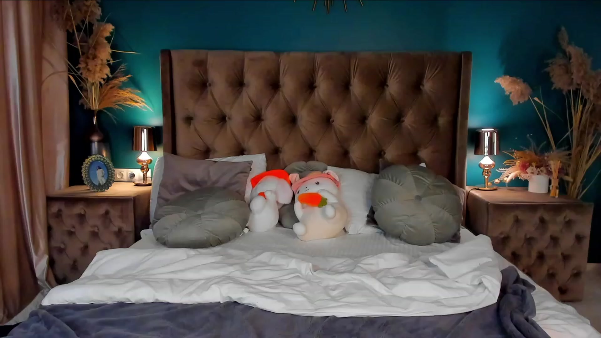 Gallery image thumbnail from ElsaYoung's myfreecams stream on, 12/04/2023, 11:51 image 18 of 20