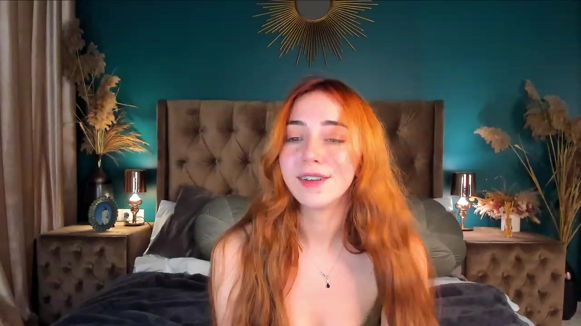 Gallery image thumbnail from ElsaYoung's myfreecams stream on, 12/07/2023, 18:15 image 1 of 20