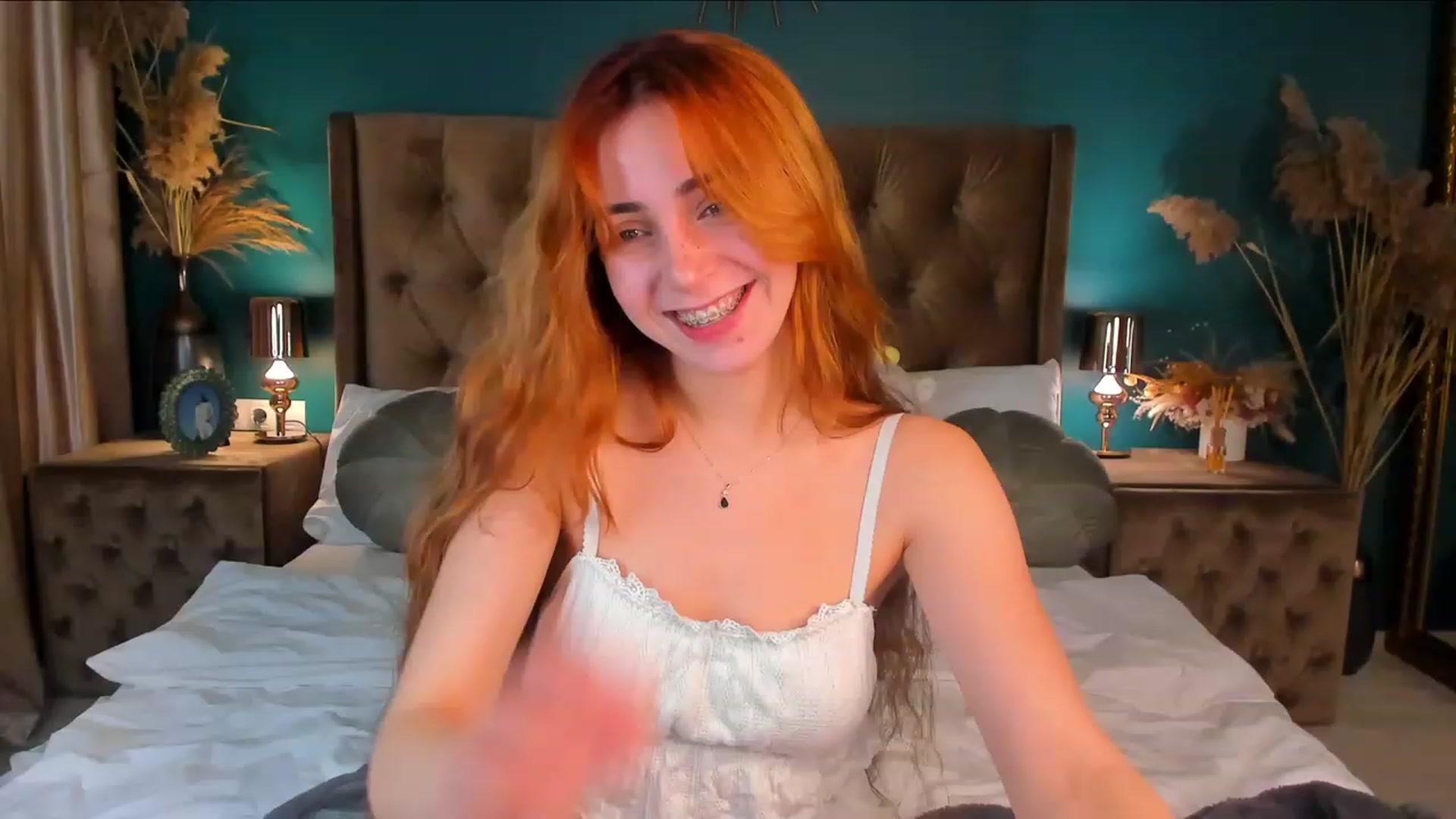 Gallery image thumbnail from ElsaYoung's myfreecams stream on, 12/08/2023, 20:53 image 20 of 20