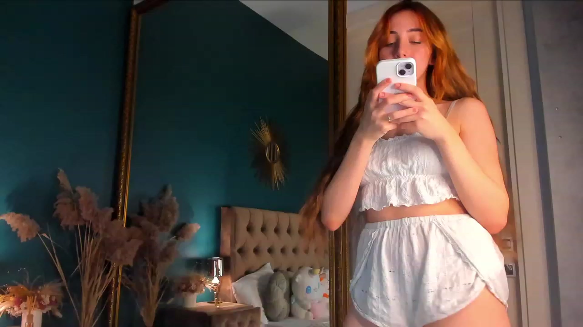 Gallery image thumbnail from ElsaYoung's myfreecams stream on, 12/08/2023, 22:14 image 16 of 20
