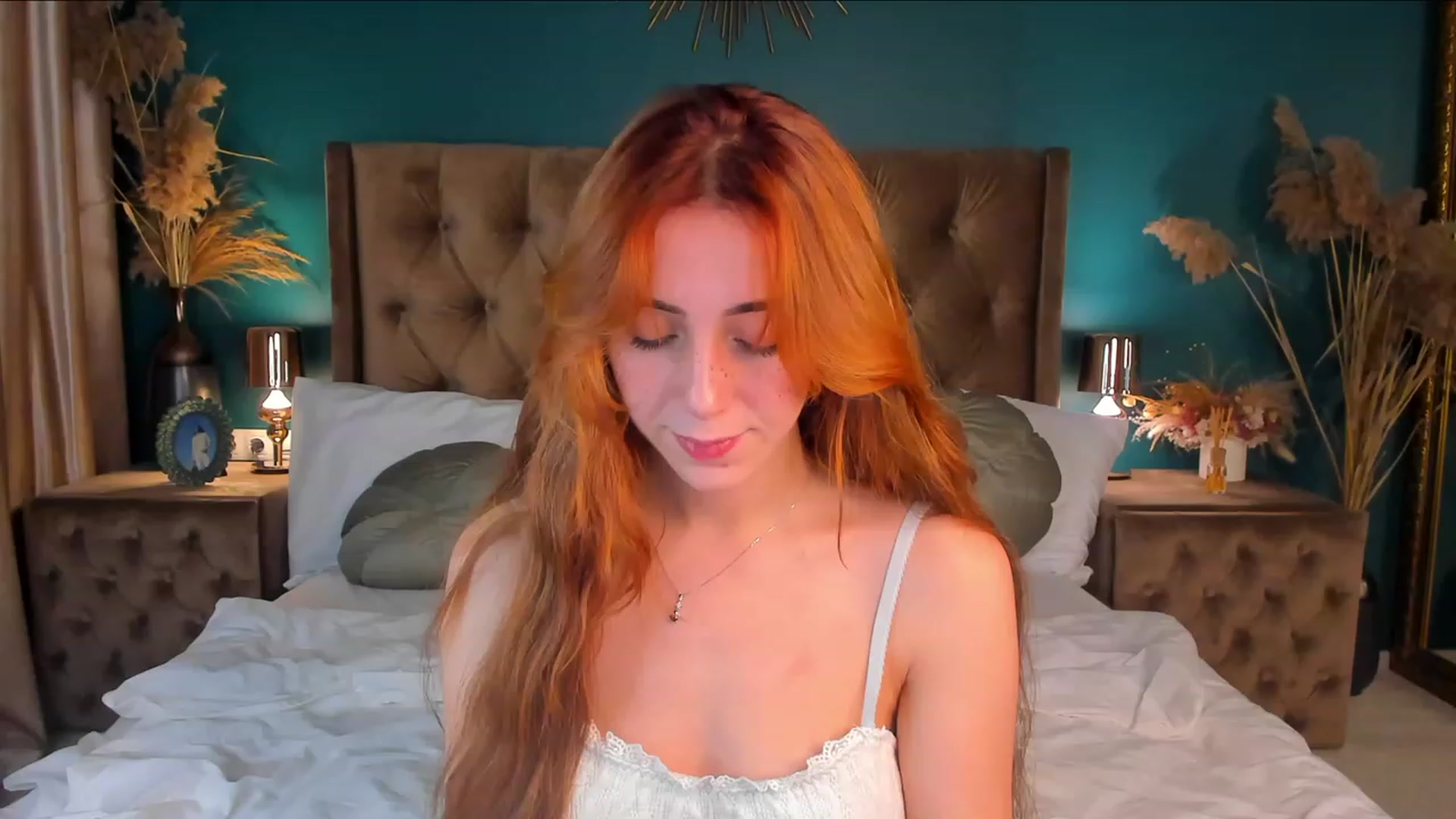 Gallery image thumbnail from ElsaYoung's myfreecams stream on, 12/08/2023, 22:14 image 15 of 20