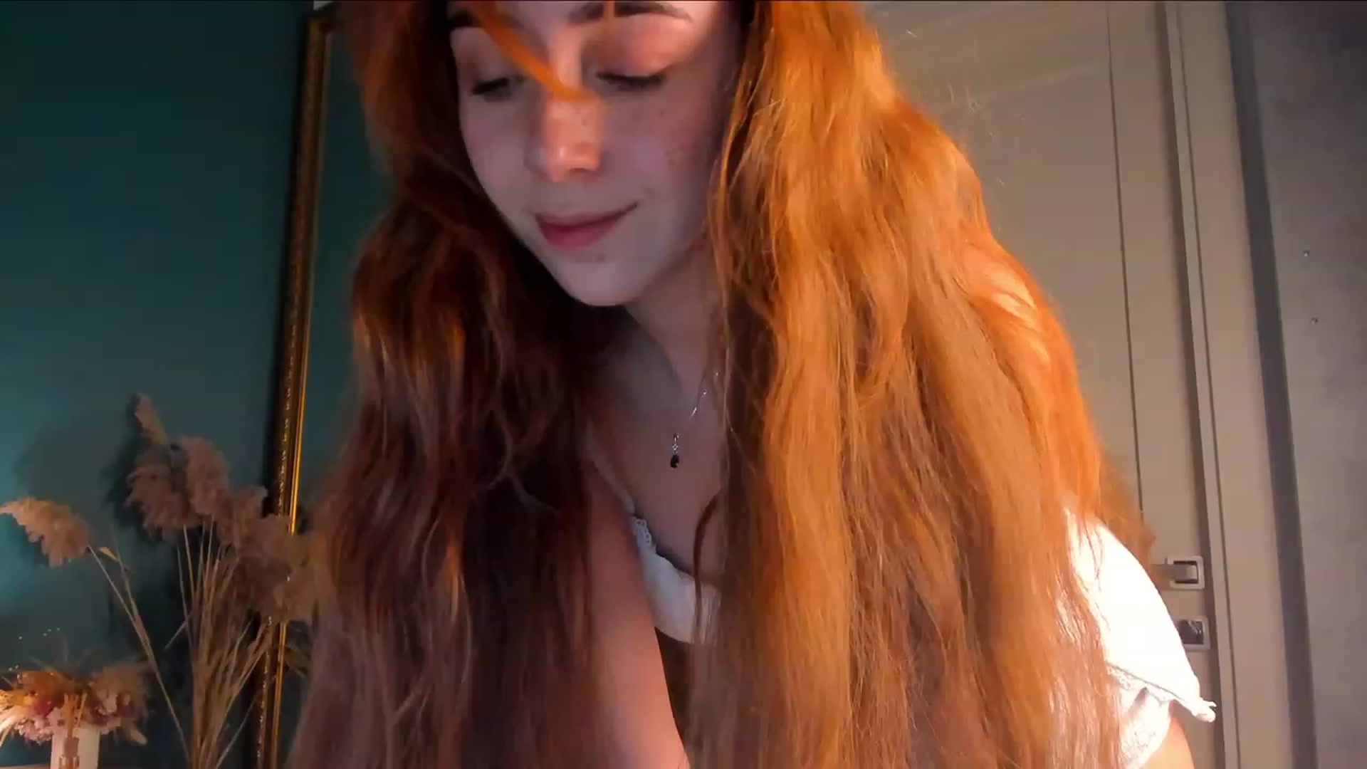 Gallery image thumbnail from ElsaYoung's myfreecams stream on, 12/08/2023, 22:14 image 17 of 20