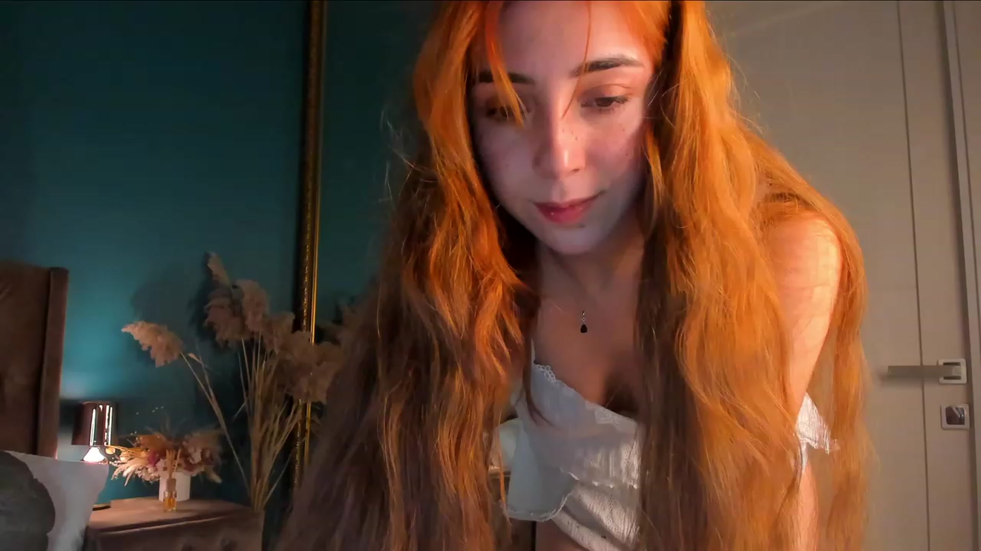 Gallery image thumbnail from ElsaYoung's myfreecams stream on, 12/08/2023, 22:14 image 3 of 20